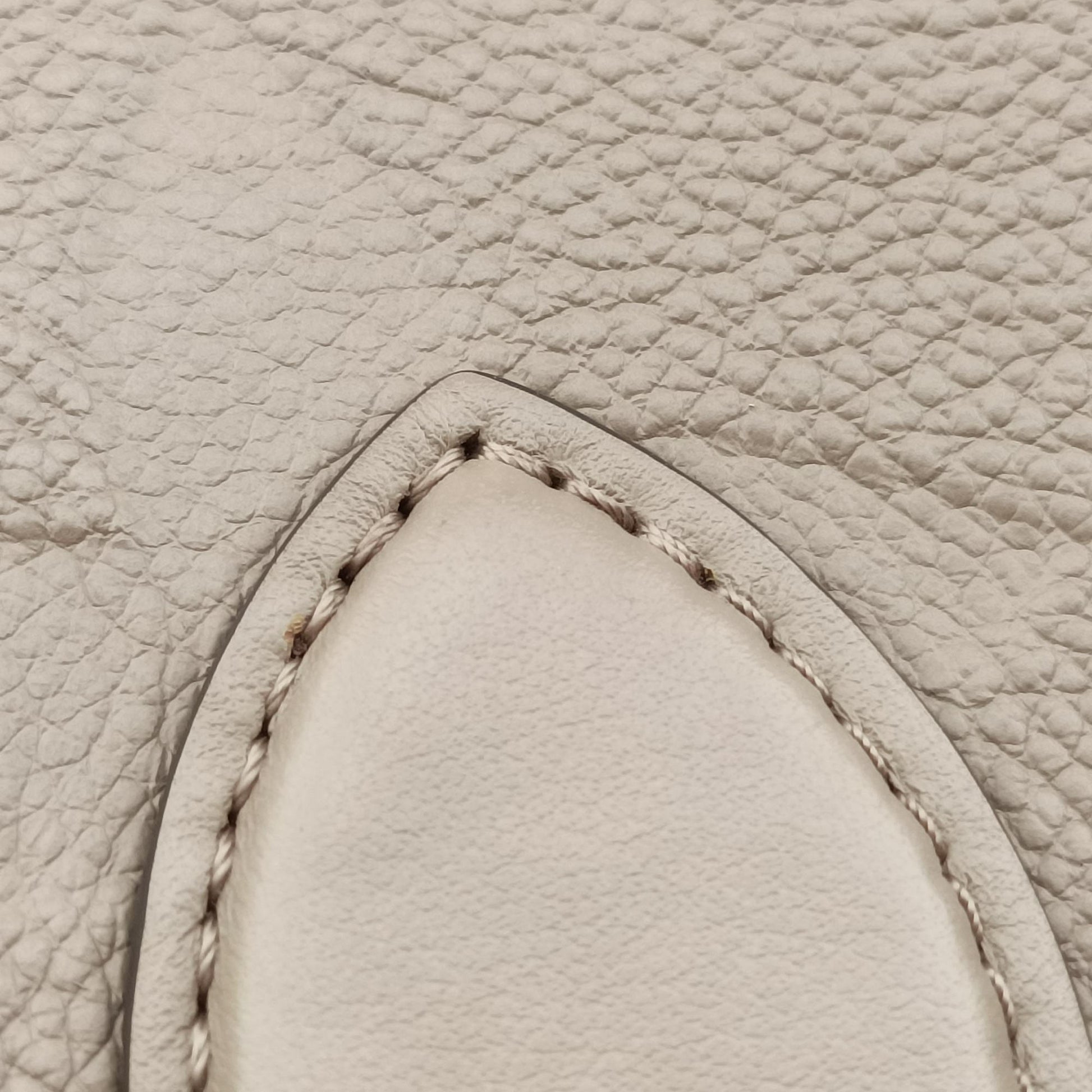 OntheGo MM Beige Monogram Empreinte M45607 IC ChipオンザゴーMM ベージュ系 モノグラム アンプラント M45607 ICチップ