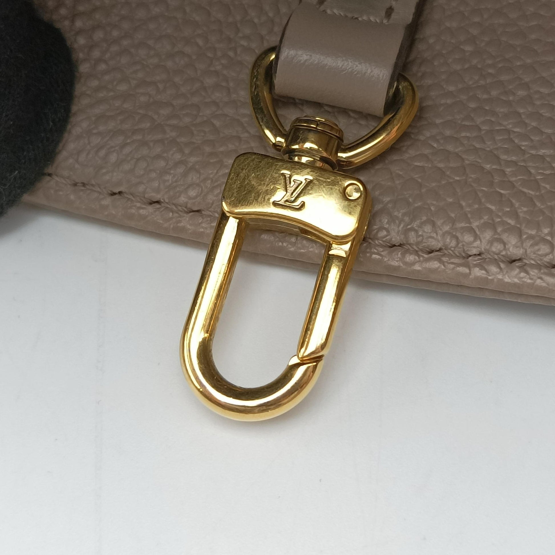 OntheGo MM Beige Monogram Empreinte M45607 IC ChipオンザゴーMM ベージュ系 モノグラム アンプラント M45607 ICチップ