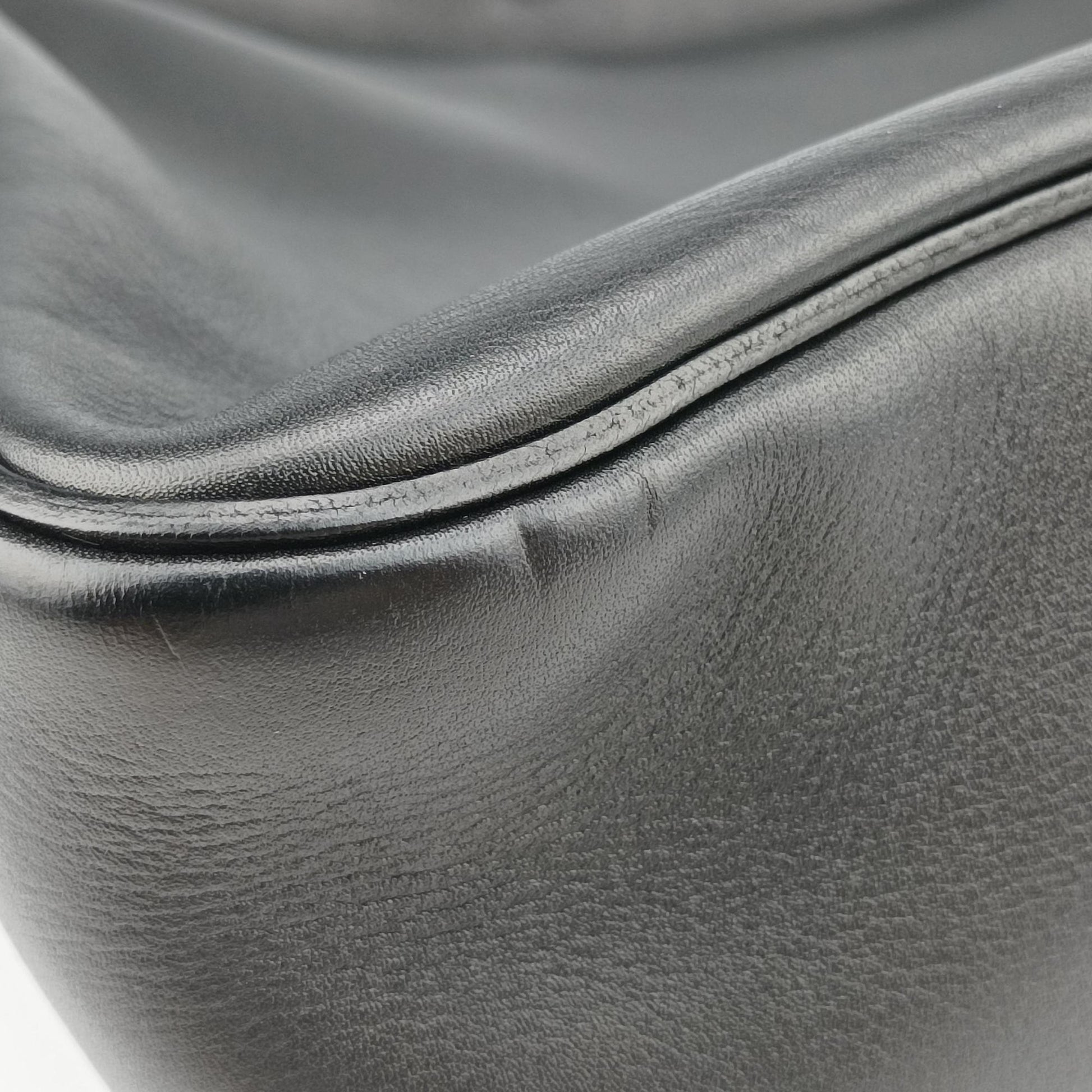 Hebdo Reporter Black Evergrain Leather P▢22Lエブド・リポーター ブラック エヴァーグレインレザー P▢22L