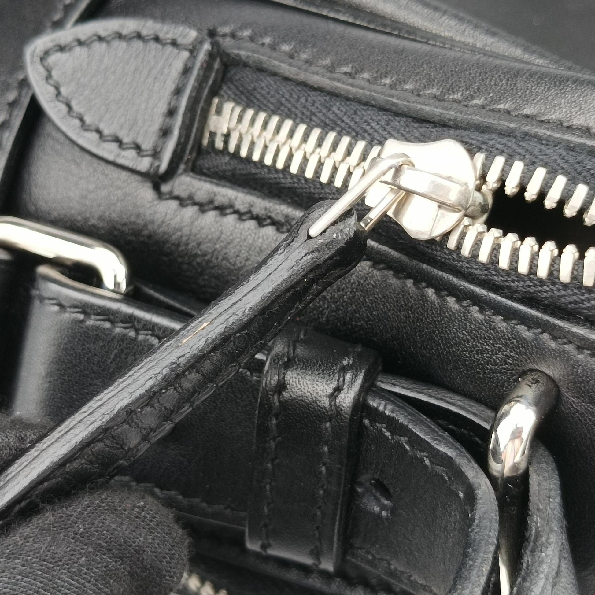 Hebdo Reporter Black Evergrain Leather P▢22Lエブド・リポーター ブラック エヴァーグレインレザー P▢22L