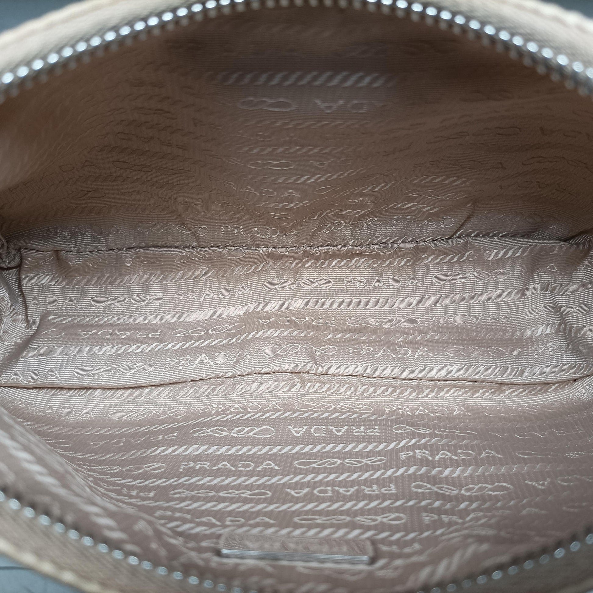 Re-Edition 2005 Re-Nylon Beige nylon 1BH204 180/Gリエディション 2005 リナイロン ベージュ ナイロン 1BH204 180/G