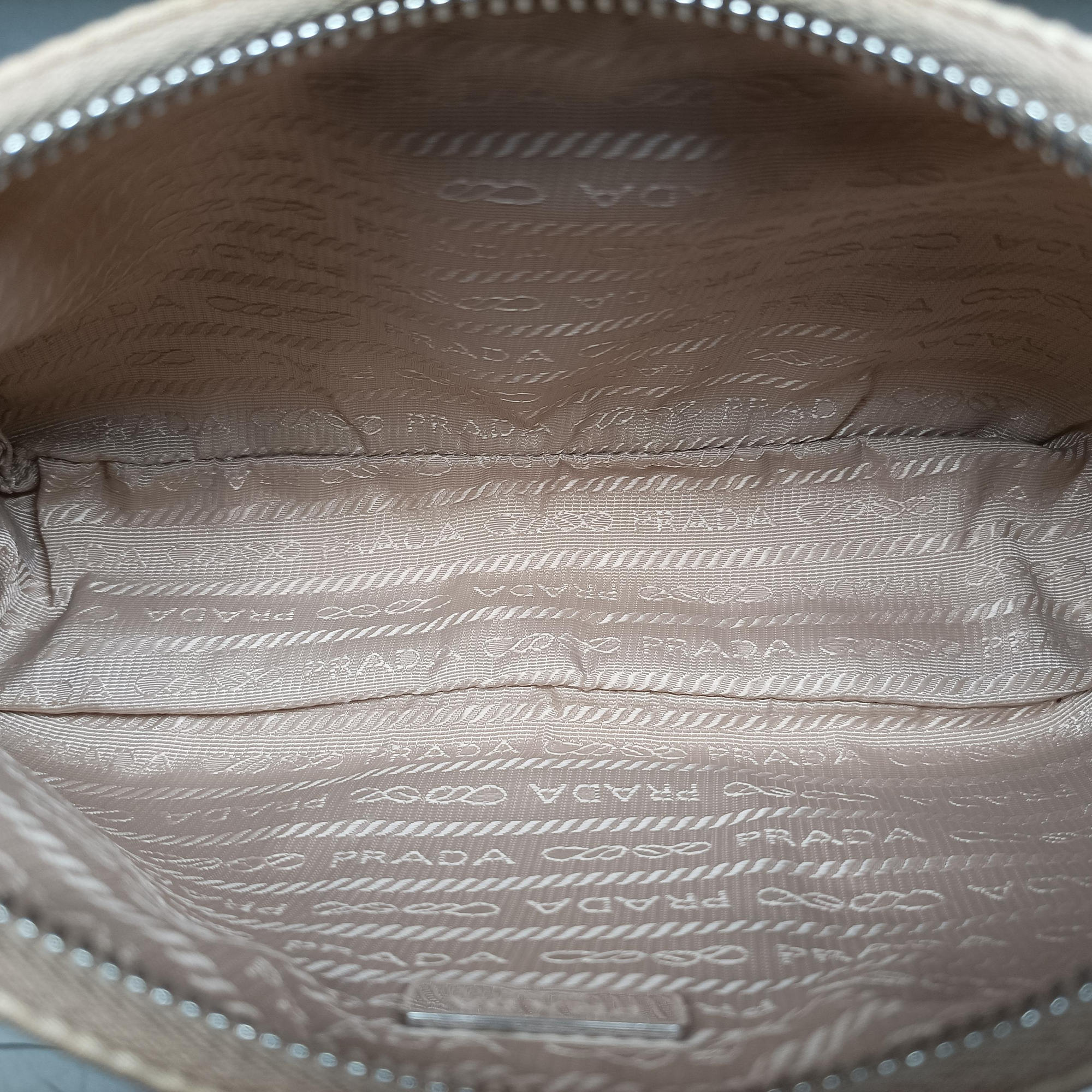 Re-Edition 2005 Re-Nylon Beige nylon 1BH204 180/Gリエディション 2005 リナイロン ベージュ ナイロン 1BH204 180/G