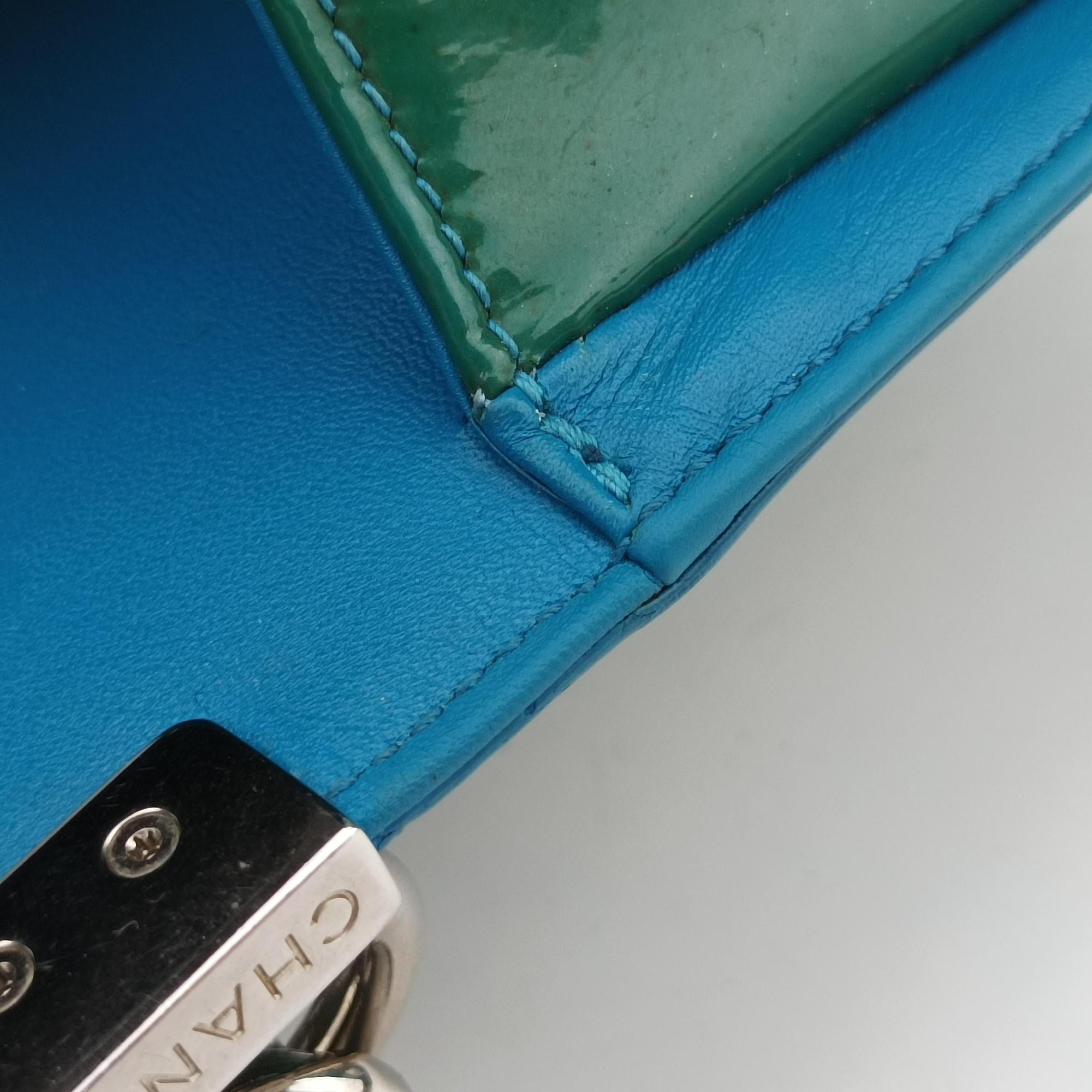 BOY CHANEL Green Patent Leather A92692 20474314ボーイシャネル グリーン パテント A92692 20474314
