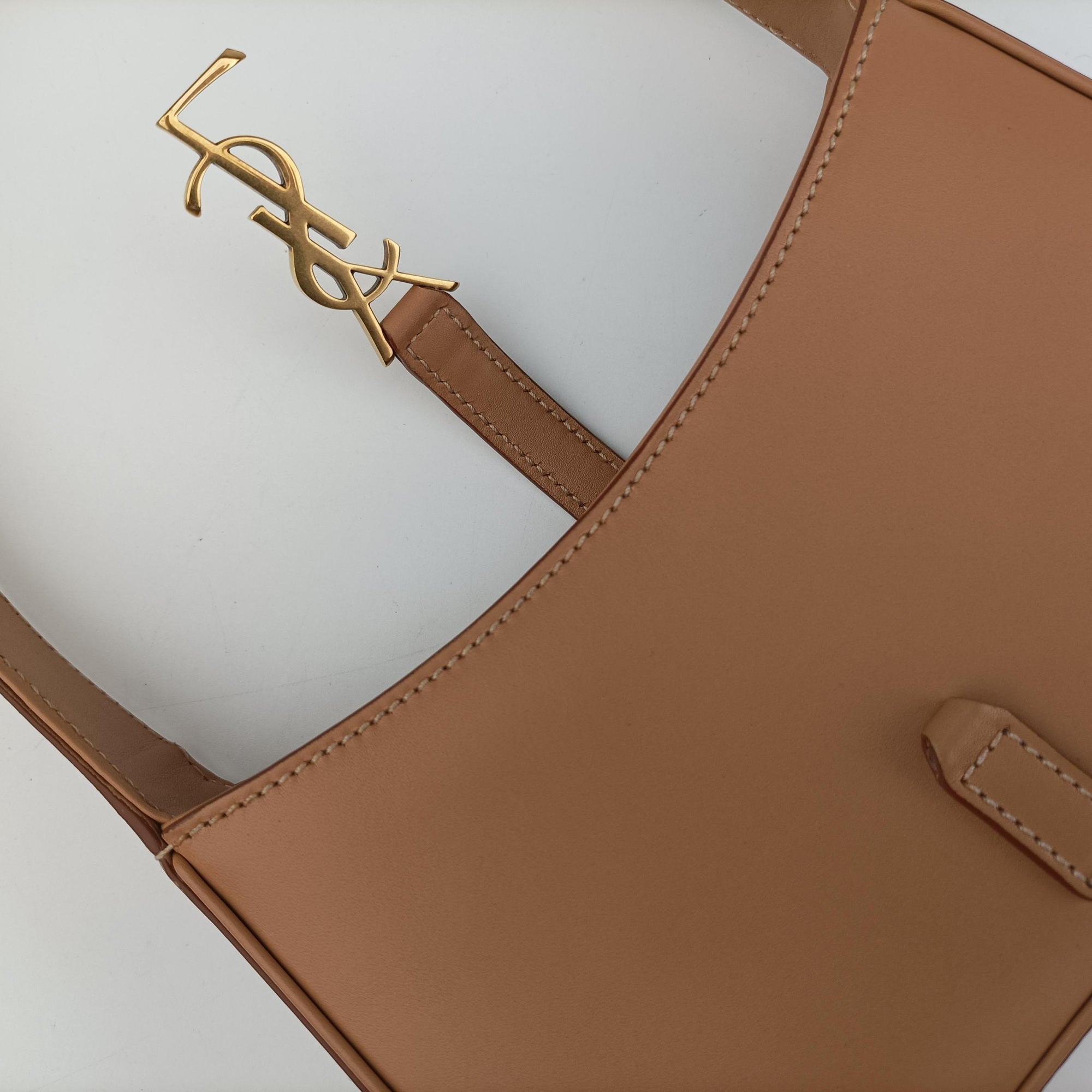 LE5A7Hobo Camel Leather 710318 YSL710318.0522LE5A7 ホーボー キャメル レザー 710318 YSL710318.0522