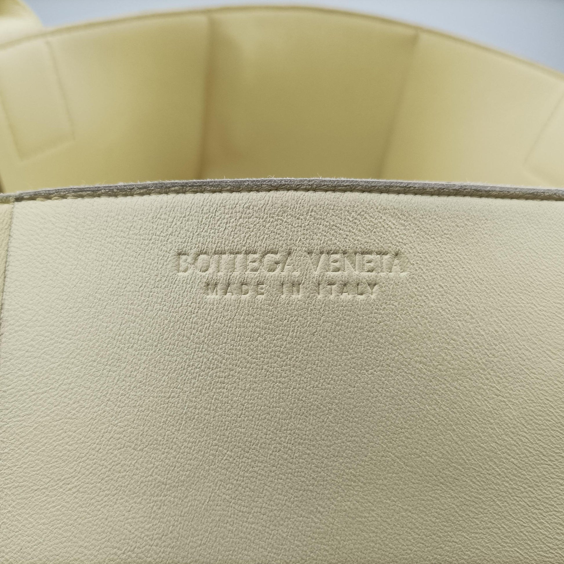 THE ARCO Tote small Yellow lambskin B09329458T IC Chipスモールザ アルコトート イエロー ラムスキン B09329458T ICチップ