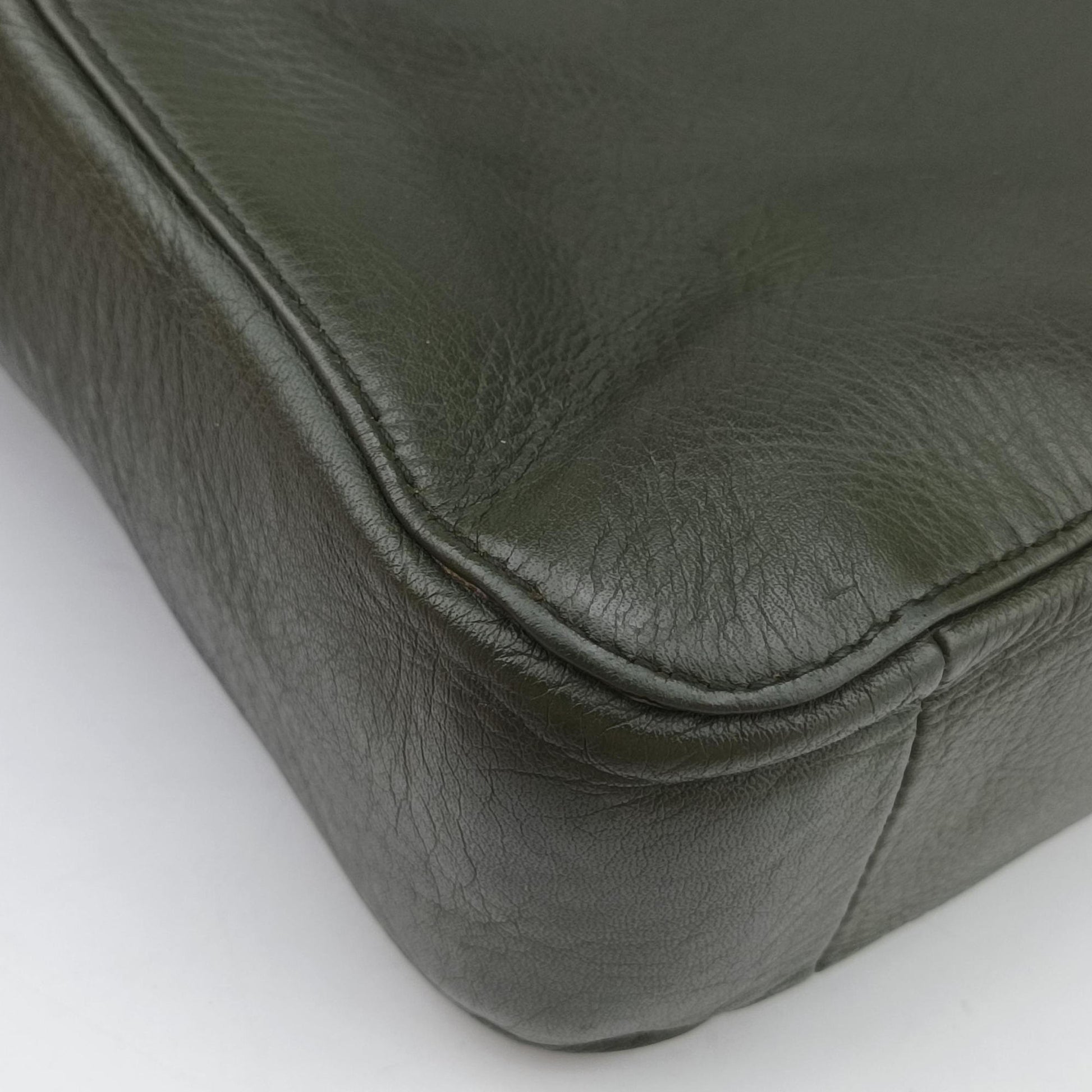Intrecciato Green Leather B04809852Eイントレチャート グリーン レザー B04809852E