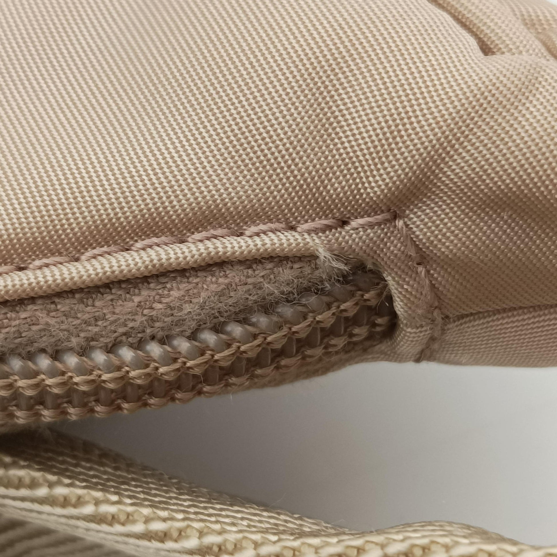 Re-Edition 2005 Re-Nylon Bag Beige nylon 1BH204 272 Xリ エディション 2005 リナイロンバッグ ベージュ ナイロン 1BH204 272 X