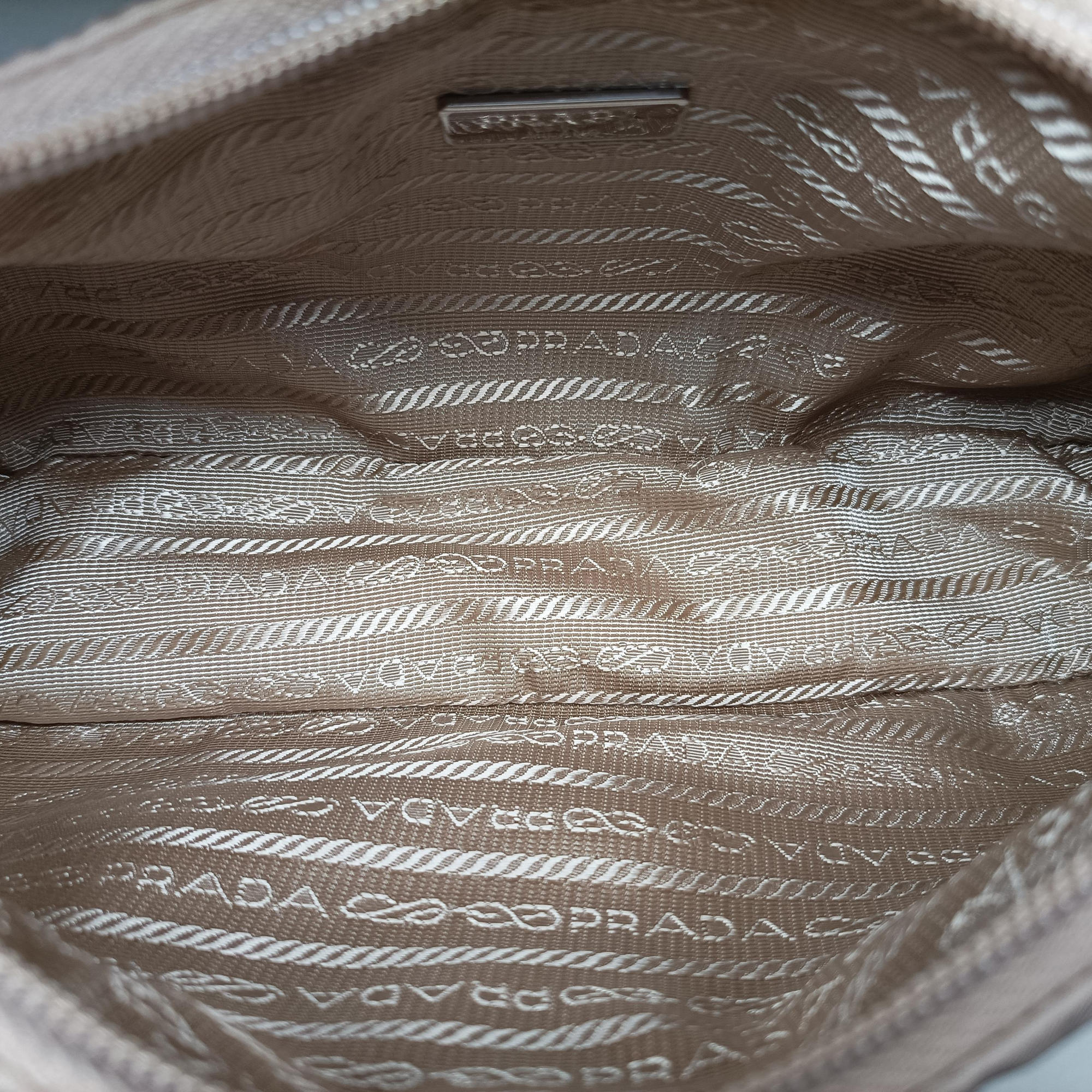 Re-Edition 2005 Re-Nylon Bag Beige nylon 1BH204 272 Xリ エディション 2005 リナイロンバッグ ベージュ ナイロン 1BH204 272 X