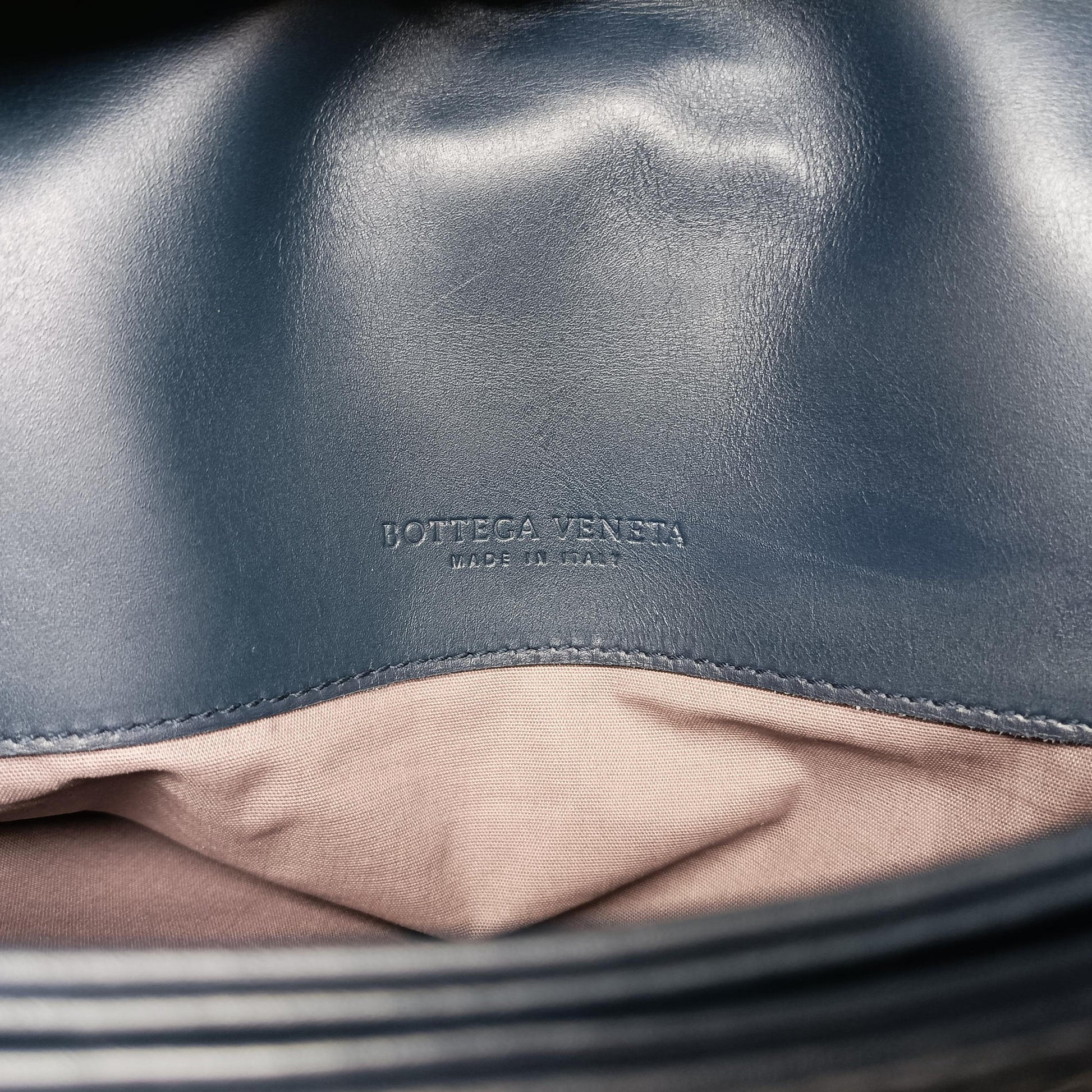 Intrecciato Navy lambskin B03058739Rイントレチャート ネイビー ラムスキン B03058739R