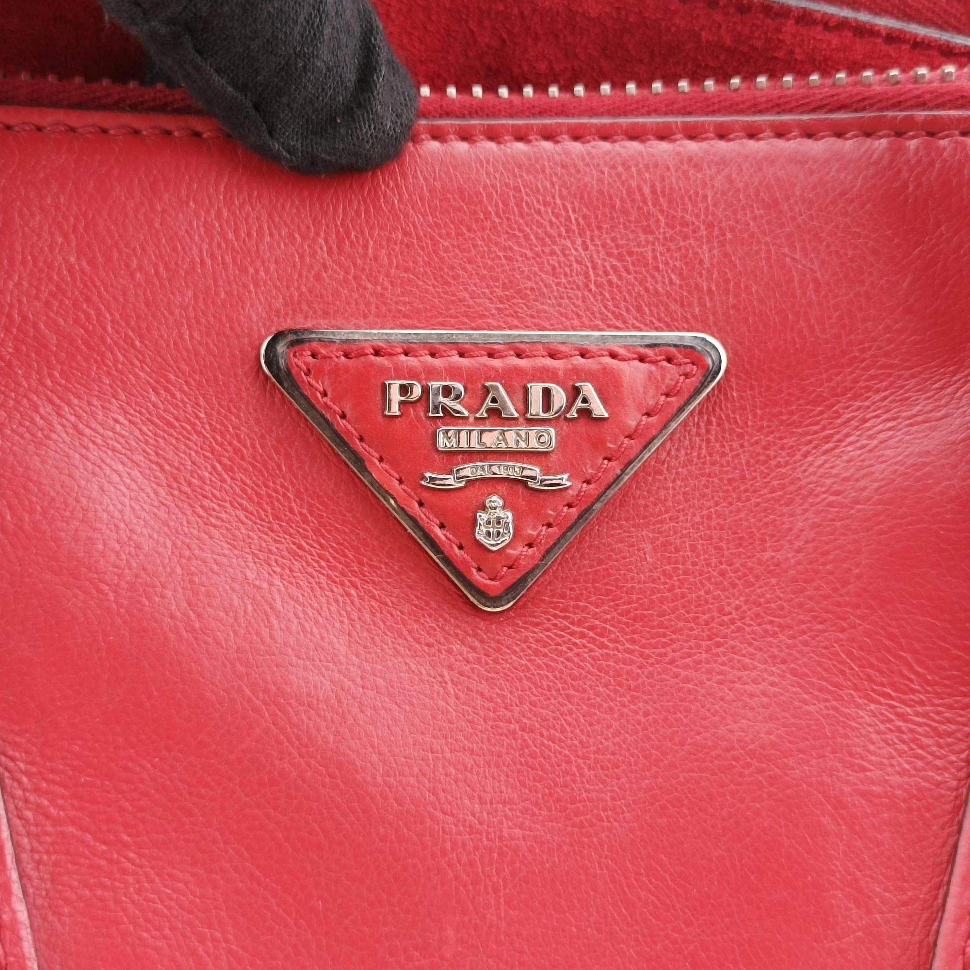 Twin Pocket Winged Tote Red Leather BN2619 117ツイン ポケット ウィング トート レッド レザー BN2619 117