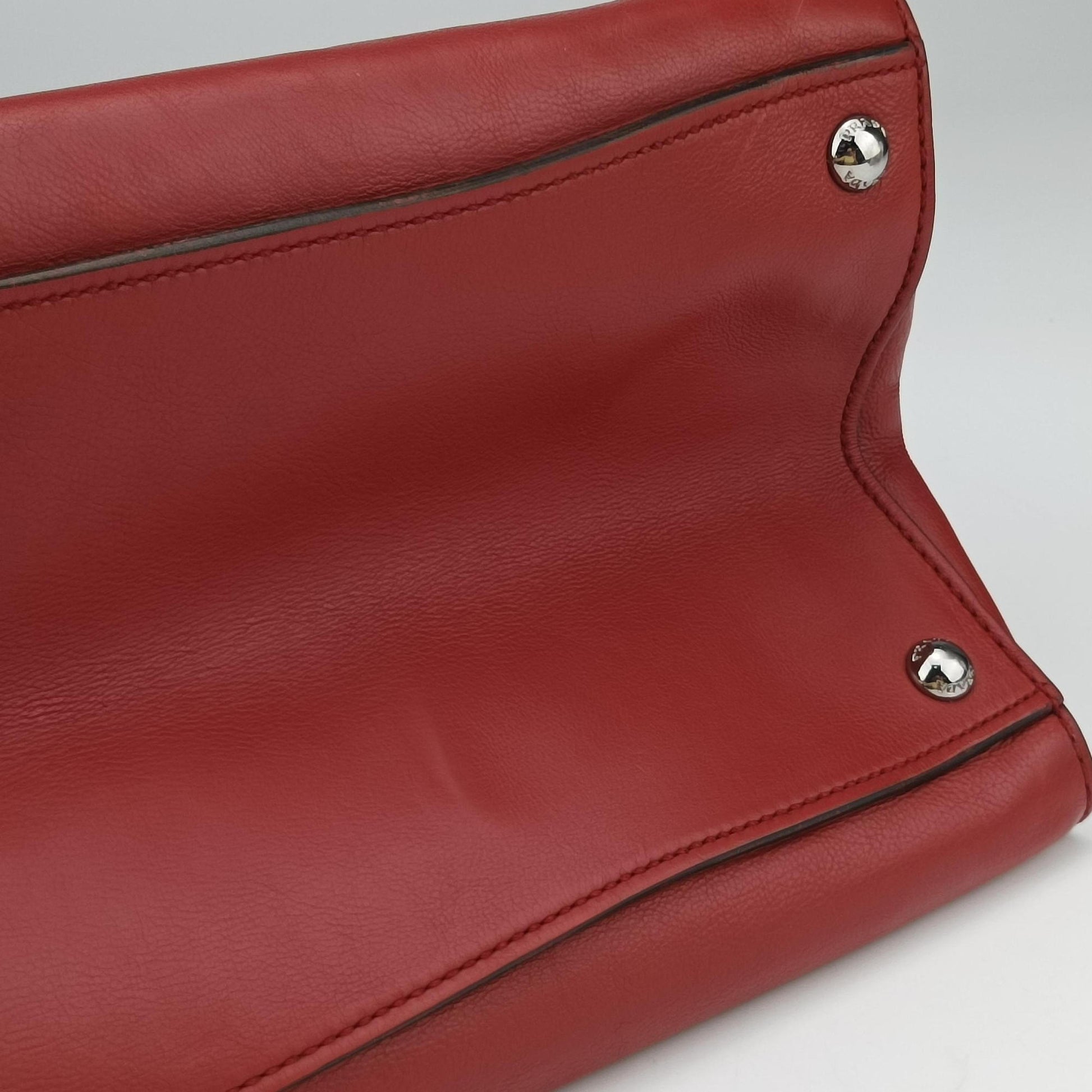 Twin Pocket Winged Tote Red Leather BN2619 117ツイン ポケット ウィング トート レッド レザー BN2619 117