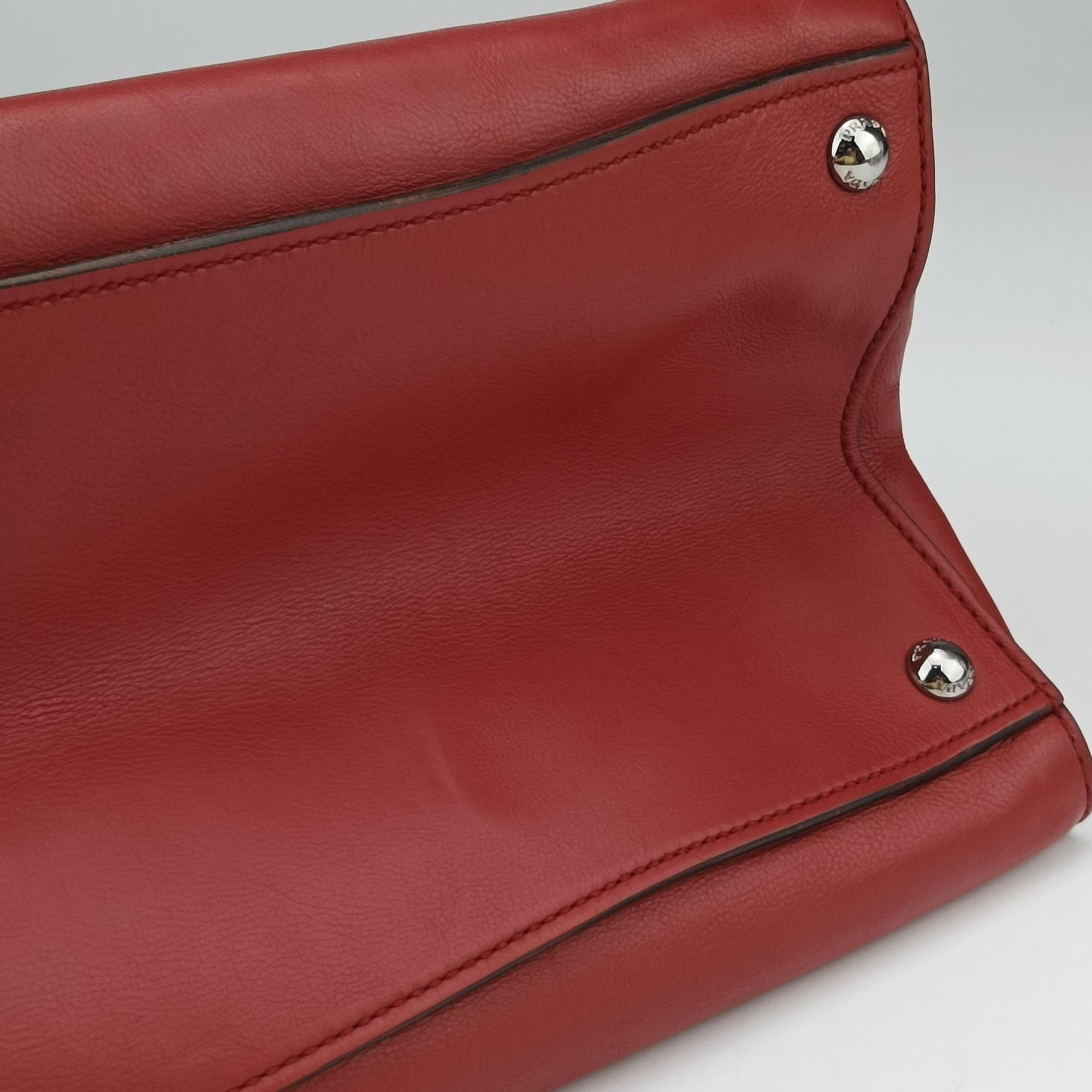 Twin Pocket Winged Tote Red Leather BN2619 117ツイン ポケット ウィング トート レッド レザー BN2619 117