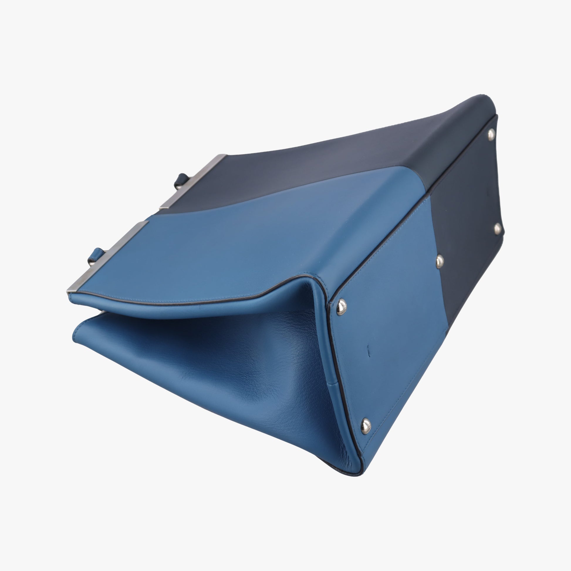 Troisjours Navy × Blue Leather 8BH272 8BH272-N5T 148-2516トロワジュール ネイビー × ブルー レザー 8BH272 8BH272-N5T 148-2516