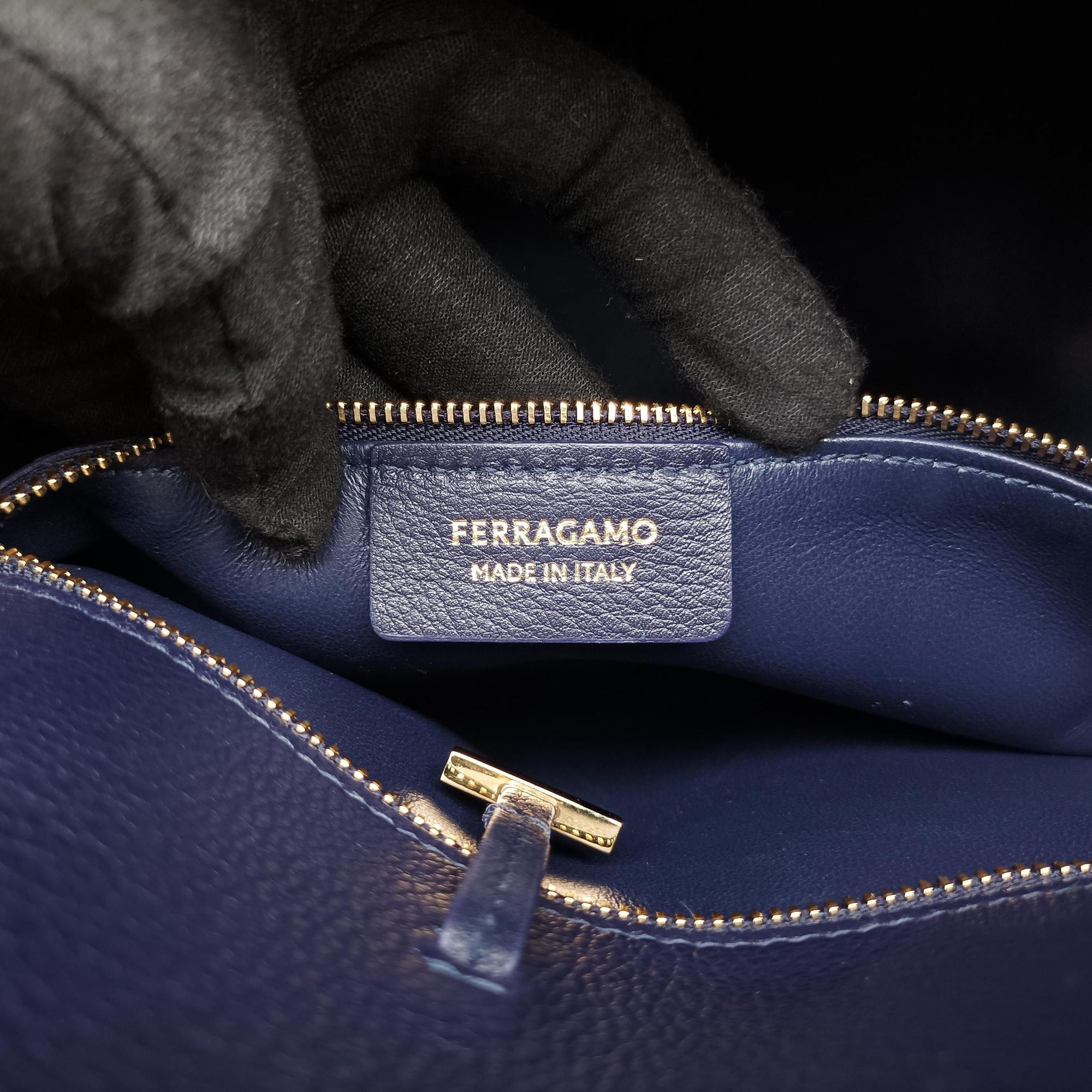 hug Navy leather AU-21/5921ハグ ネイビー レザー AU-21/5921