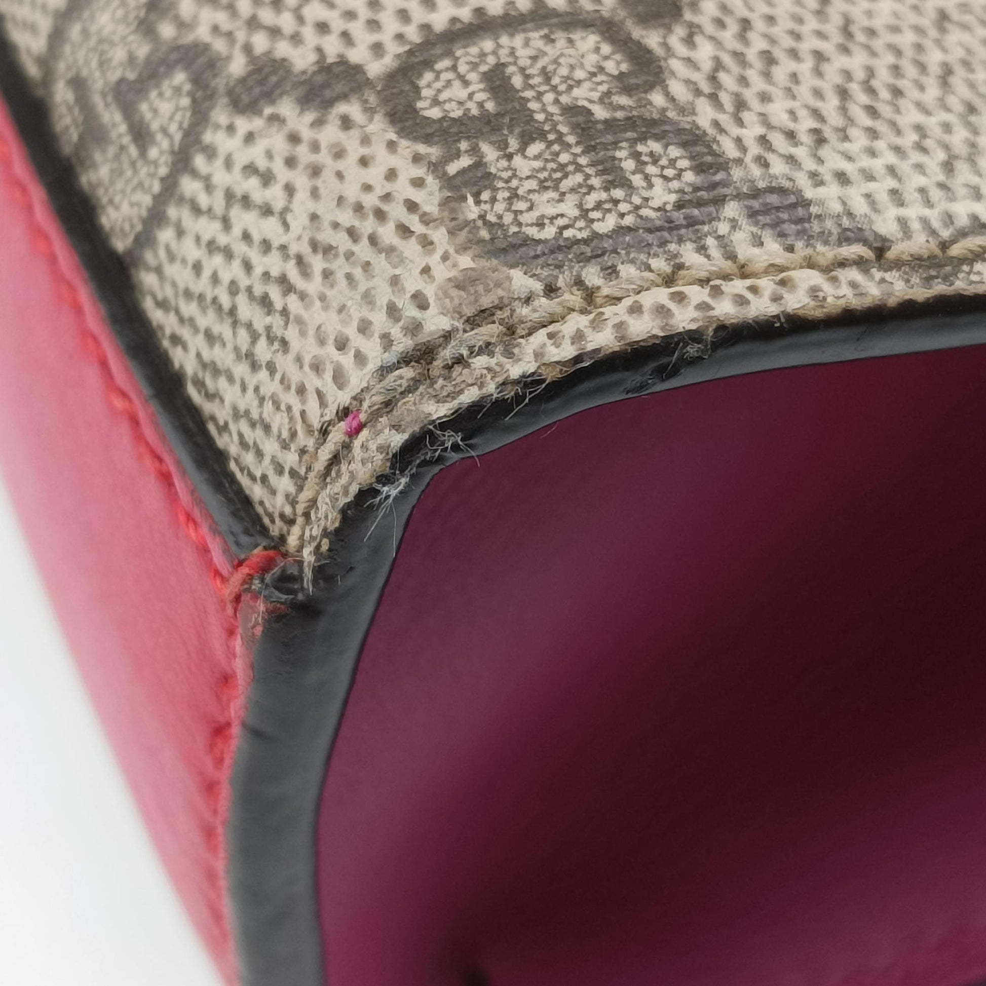 Padlock Beige×red×pink PVC coated canvas×Leather 409487 D020734944パドロック ベージュ×レッド×ピンク PVCコーティングキャンバス×レザー 409487 D020734944