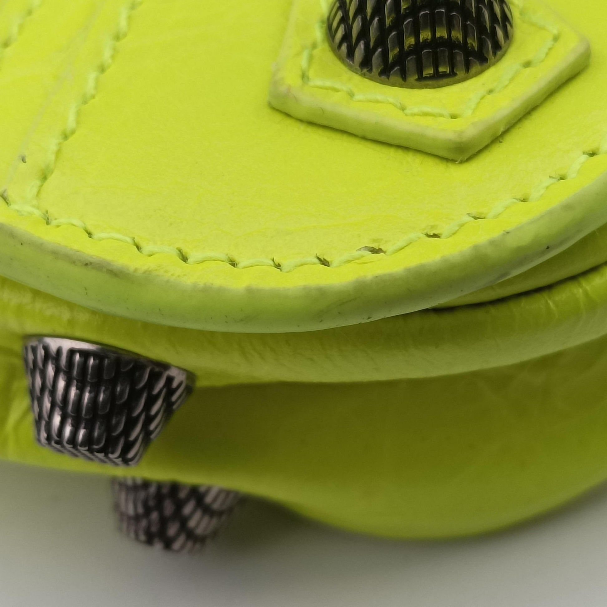 Le Cagole Neon Yellow  lambskin 719082.7206.P.568024ルカゴール ネオンイエロー ラムスキン 719082.7206.P.568024