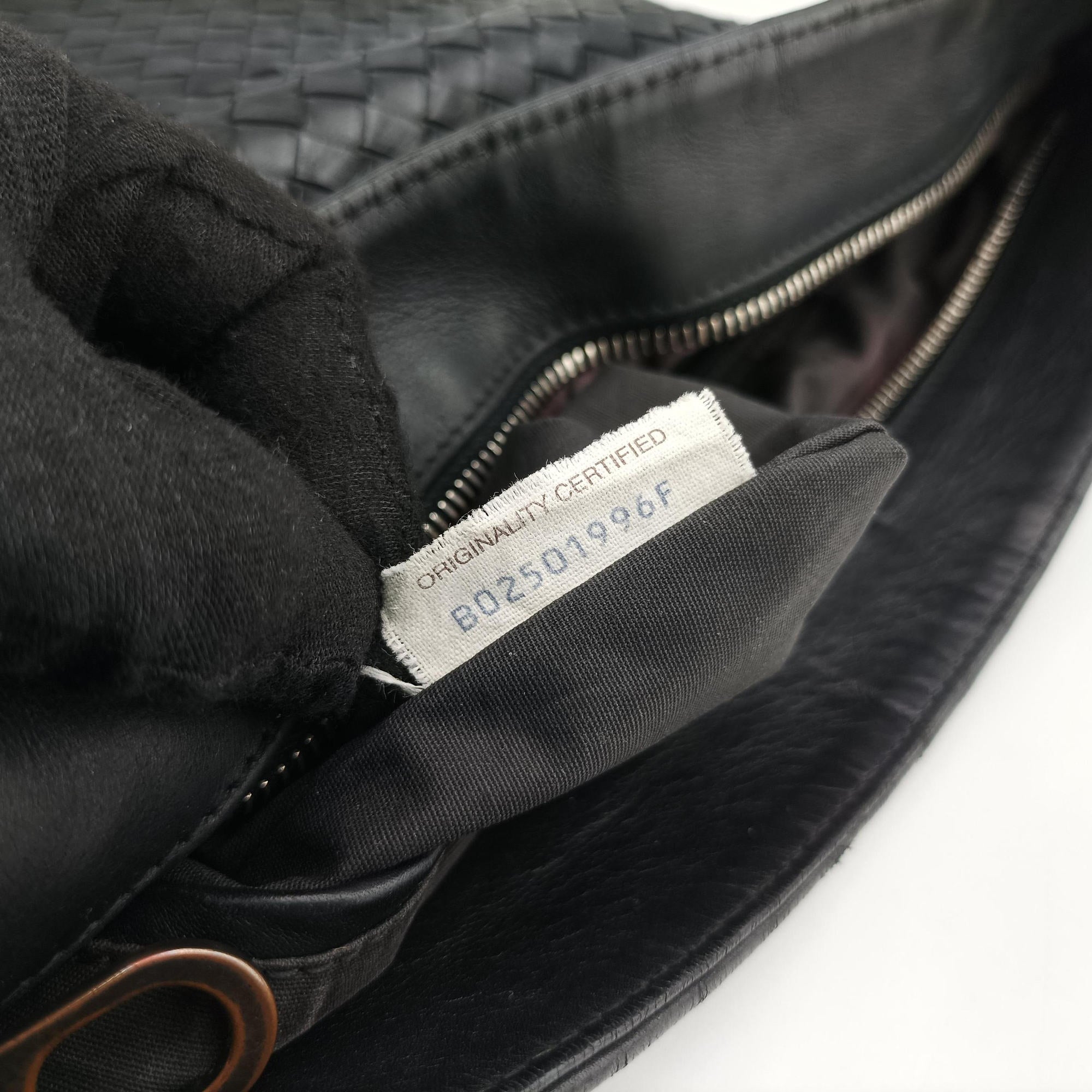 Intrecciato Black lambskin B02501996Fイントレチャート ブラック ラムスキン B02501996F