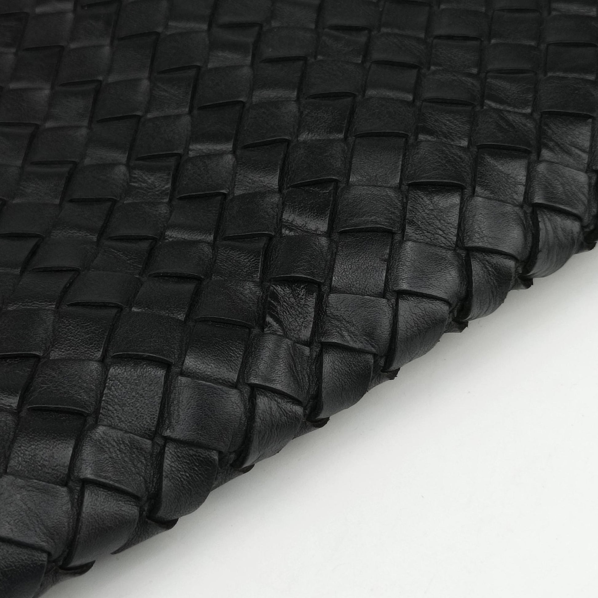 Intrecciato Black lambskin B02501996Fイントレチャート ブラック ラムスキン B02501996F
