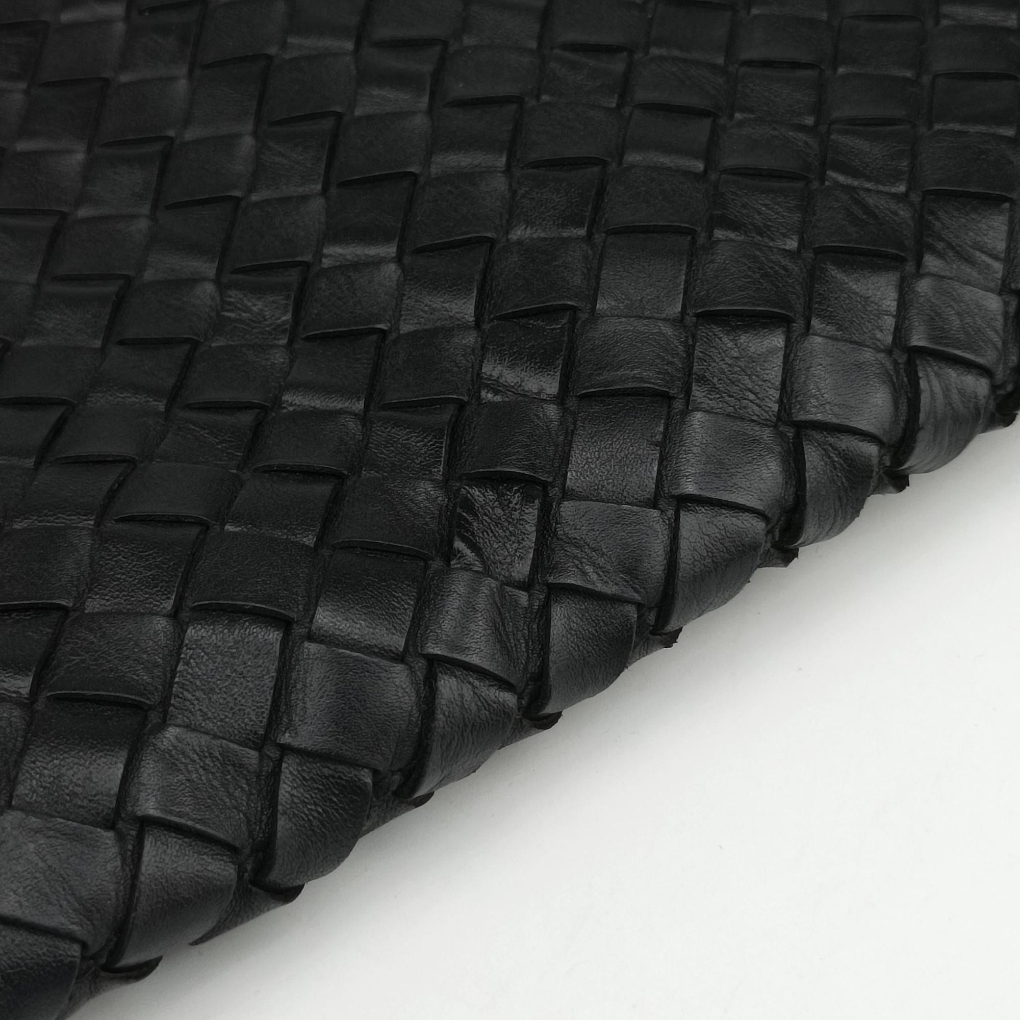 Intrecciato Black lambskin B02501996Fイントレチャート ブラック ラムスキン B02501996F