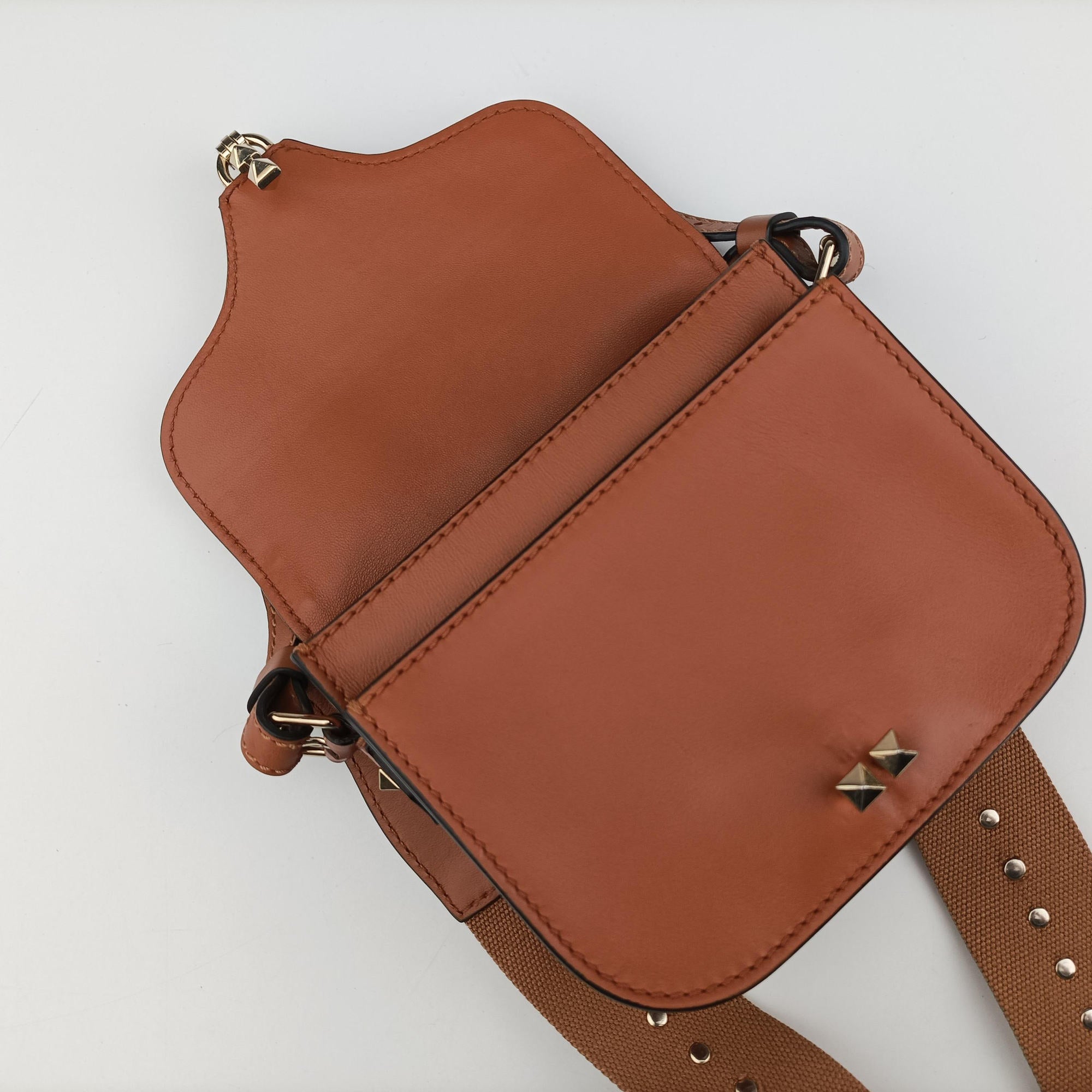 Rockstud Brown Leather BL-I884VNG2ロックスタッズ ブラウン レザー BL-I884VNG2