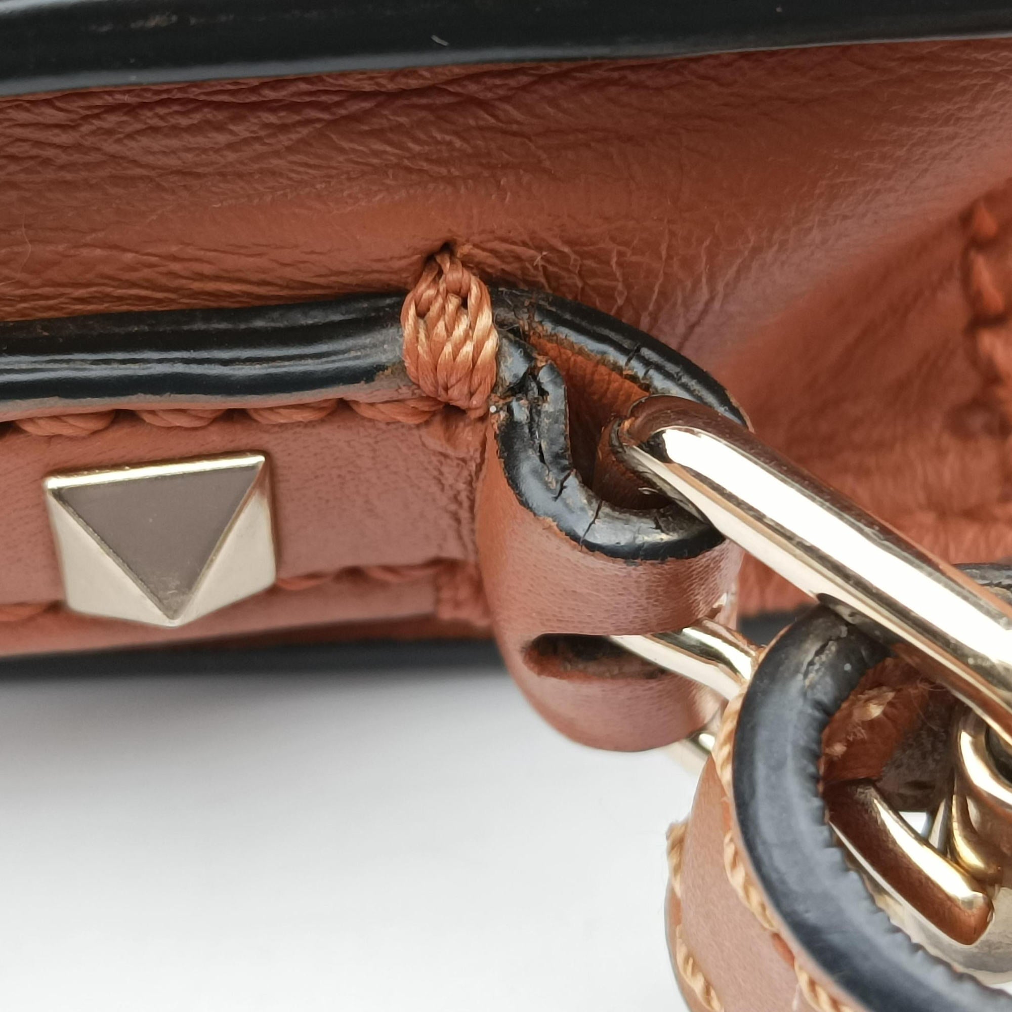 Rockstud Brown Leather BL-I884VNG2ロックスタッズ ブラウン レザー BL-I884VNG2