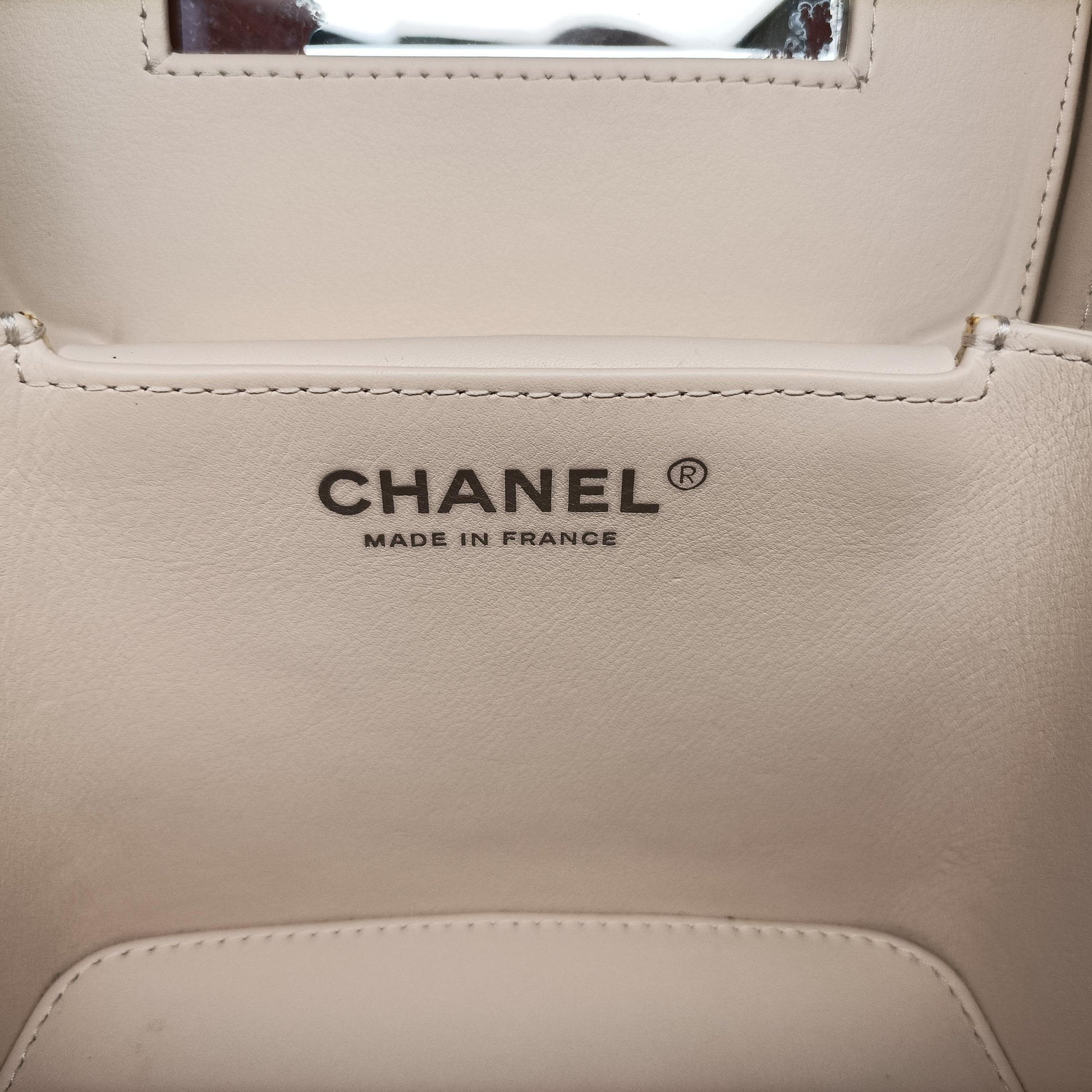 Vanity Matelasse Chain Handle White Patent Leather A91055 22340506バニティ マトラッセ チェーンハンドル ホワイト パテント A91055 22340506