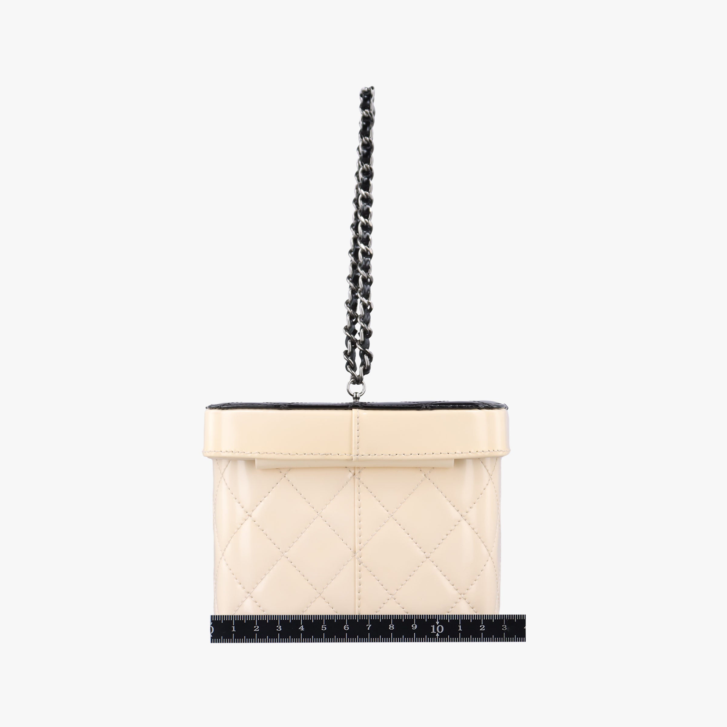 Vanity Matelasse Chain Handle White Patent Leather A91055 22340506バニティ マトラッセ チェーンハンドル ホワイト パテント A91055 22340506