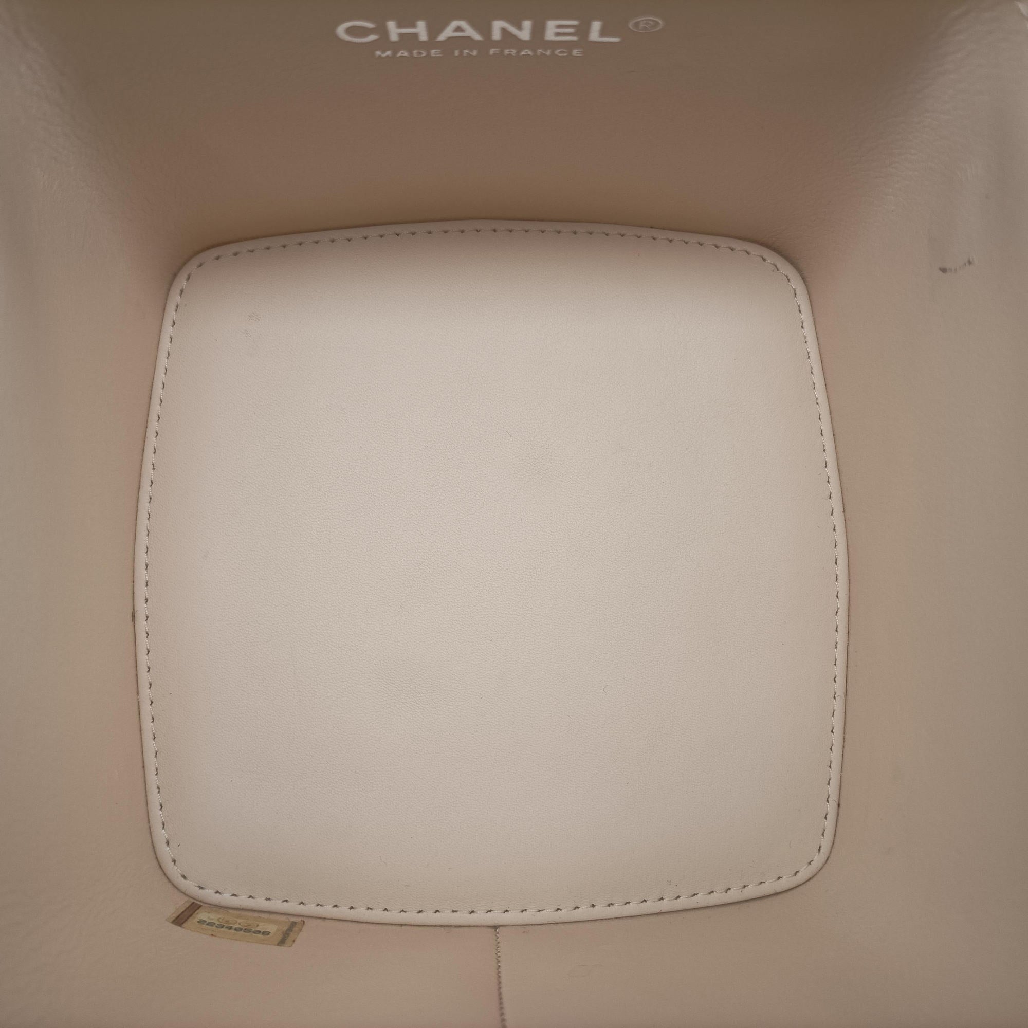 Vanity Matelasse Chain Handle White Patent Leather A91055 22340506バニティ マトラッセ チェーンハンドル ホワイト パテント A91055 22340506