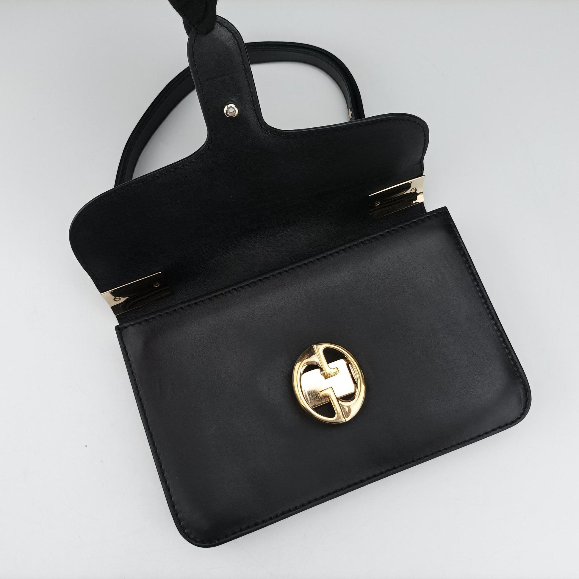 Interlocking 1973 Flap Black Leather 277522 E010257779インターロッキング 1973 フラップ ブラック レザー 277522 E010257779