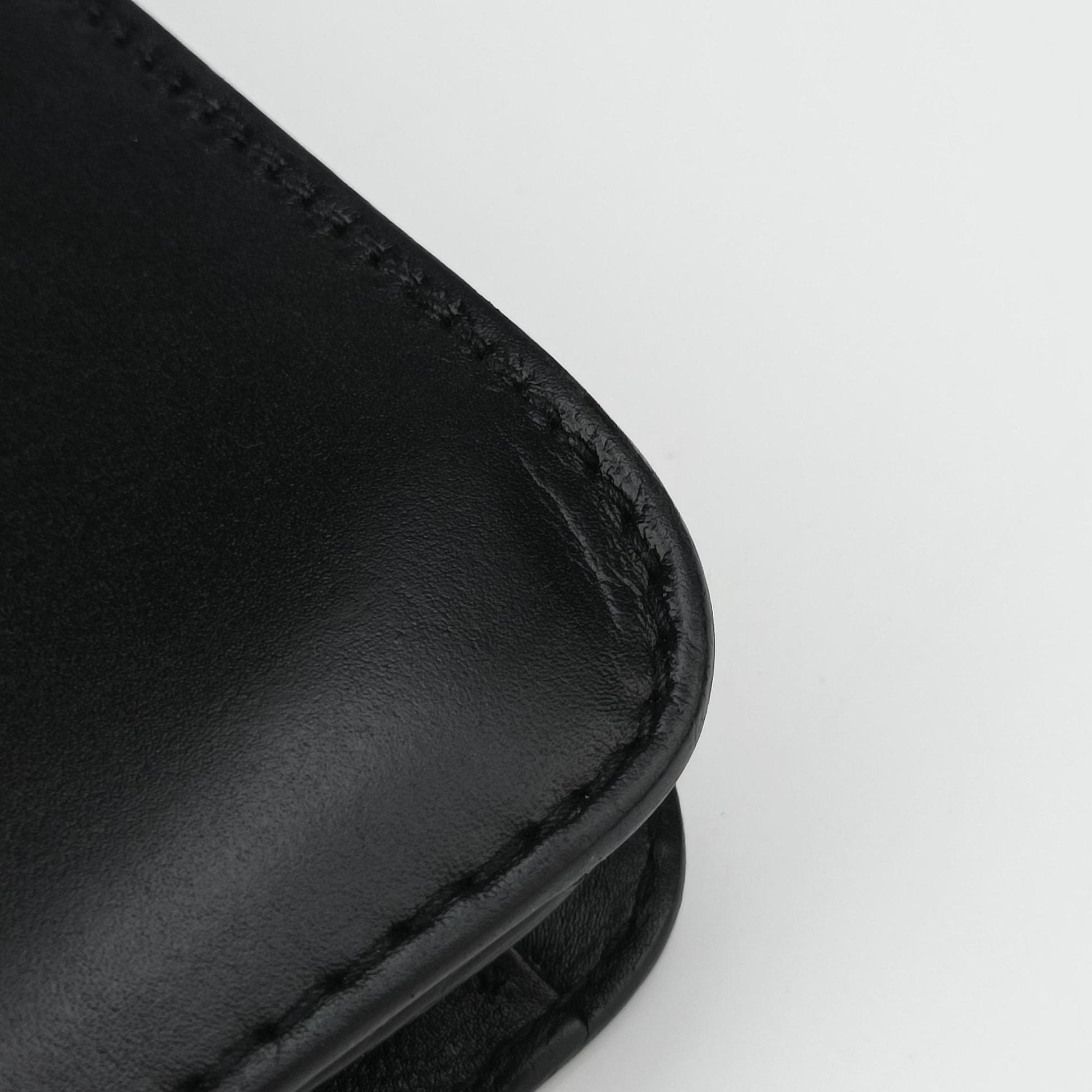 Interlocking 1973 Flap Black Leather 277522 E010257779インターロッキング 1973 フラップ ブラック レザー 277522 E010257779