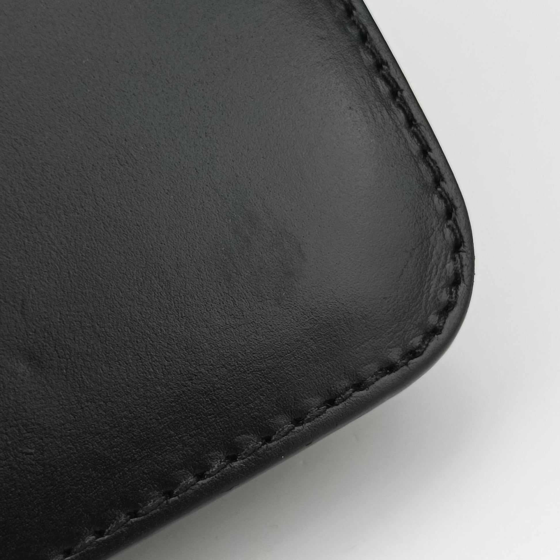 Interlocking 1973 Flap Black Leather 277522 E010257779インターロッキング 1973 フラップ ブラック レザー 277522 E010257779