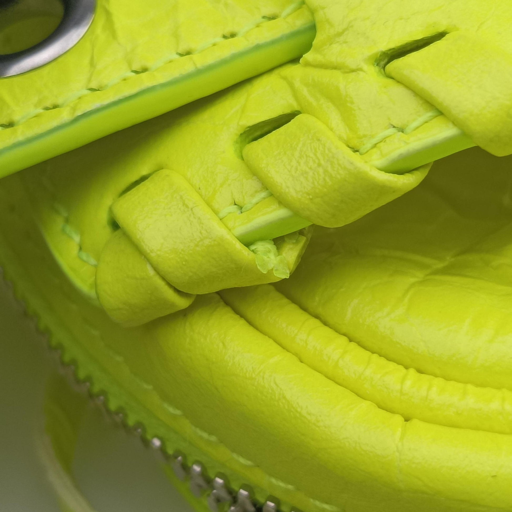 Le Cagole Neon Yellow lambskin 719065.7206.P.643888ルカゴール ネオンイエロー ラムスキン 719065.7206.P.643888