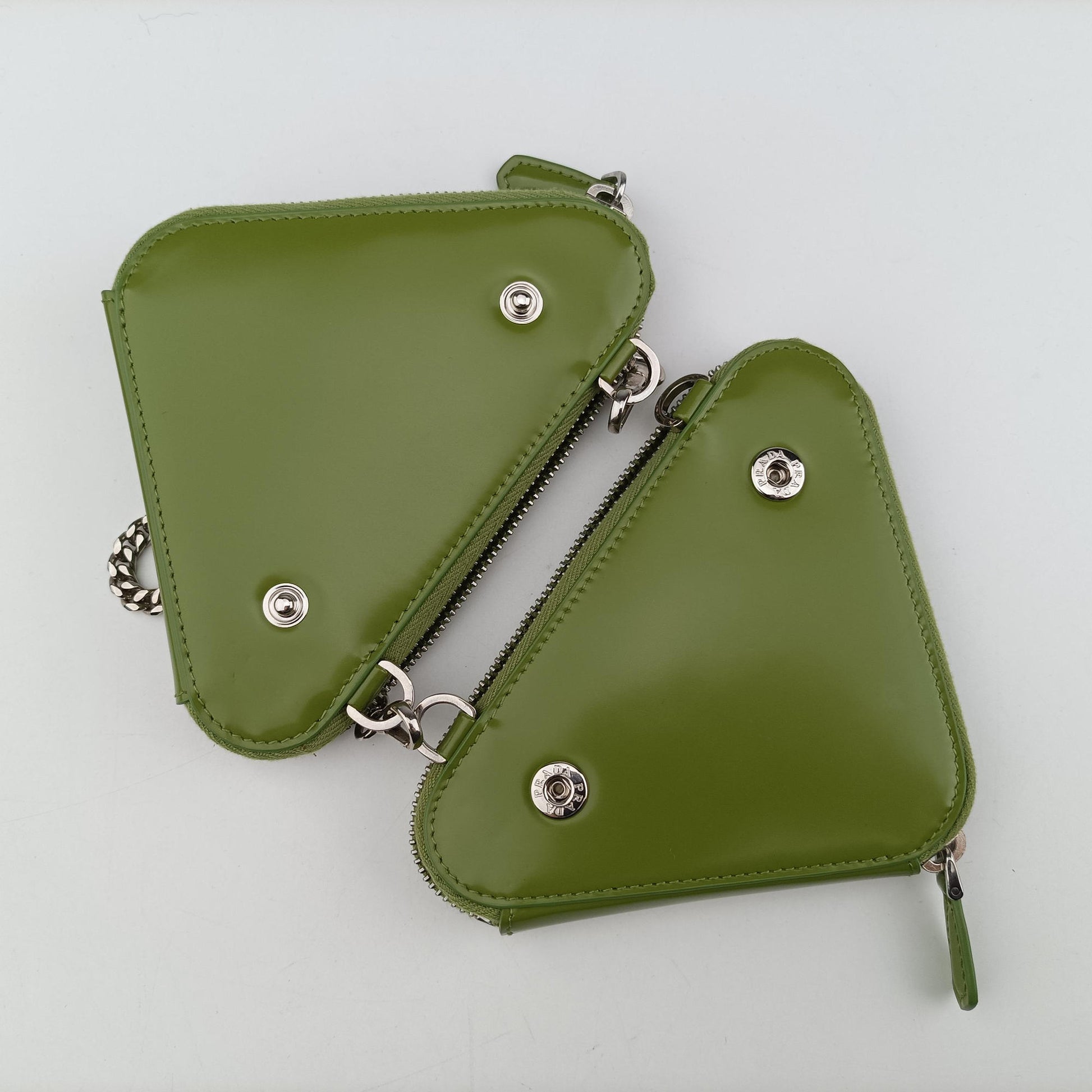 Triangle Logo Plate Green SAFFIANO Leather 1NR015 234トライアングルロゴ グリーン サフィアーノレザー 1NR015 234