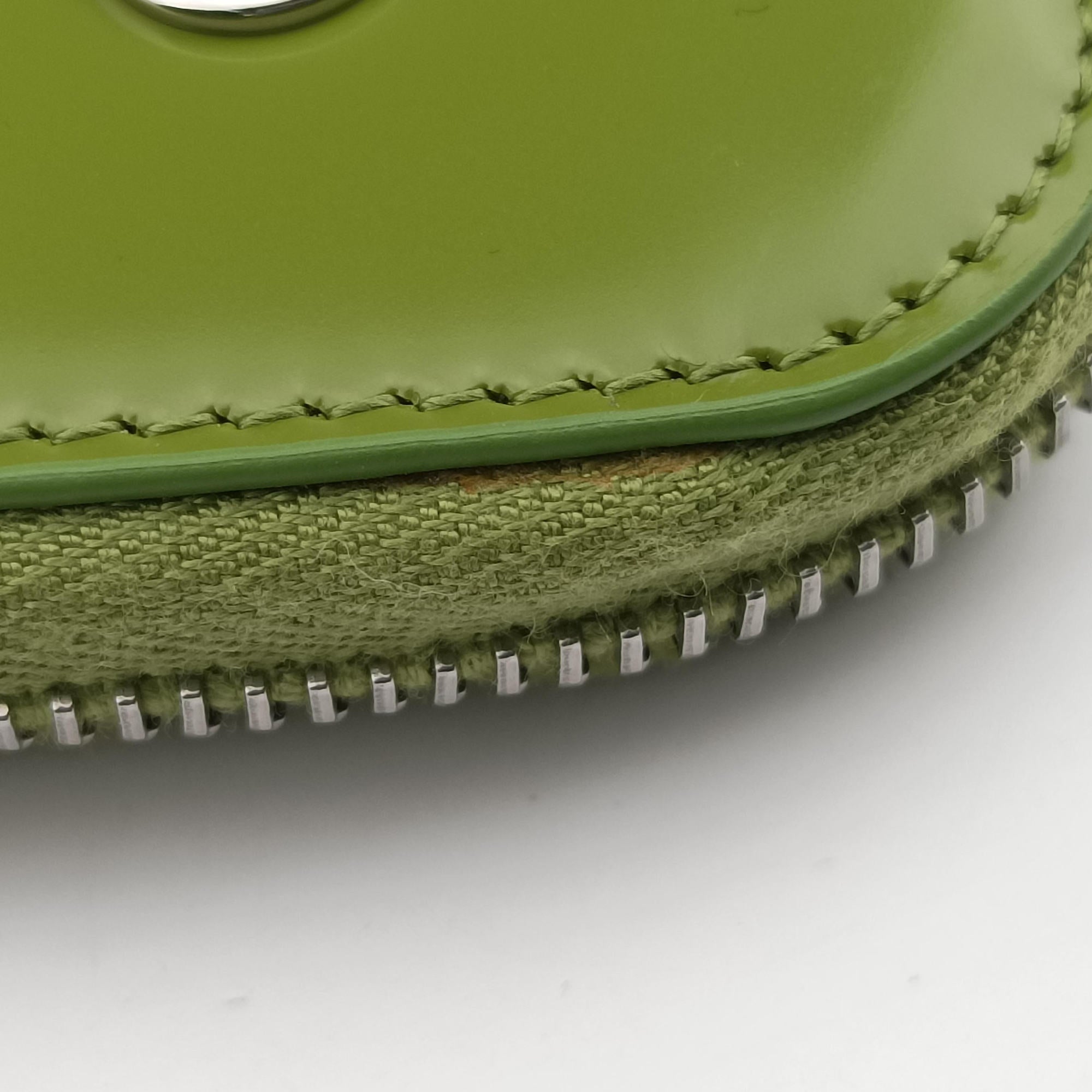 Triangle Logo Plate Green SAFFIANO Leather 1NR015 234トライアングルロゴ グリーン サフィアーノレザー 1NR015 234