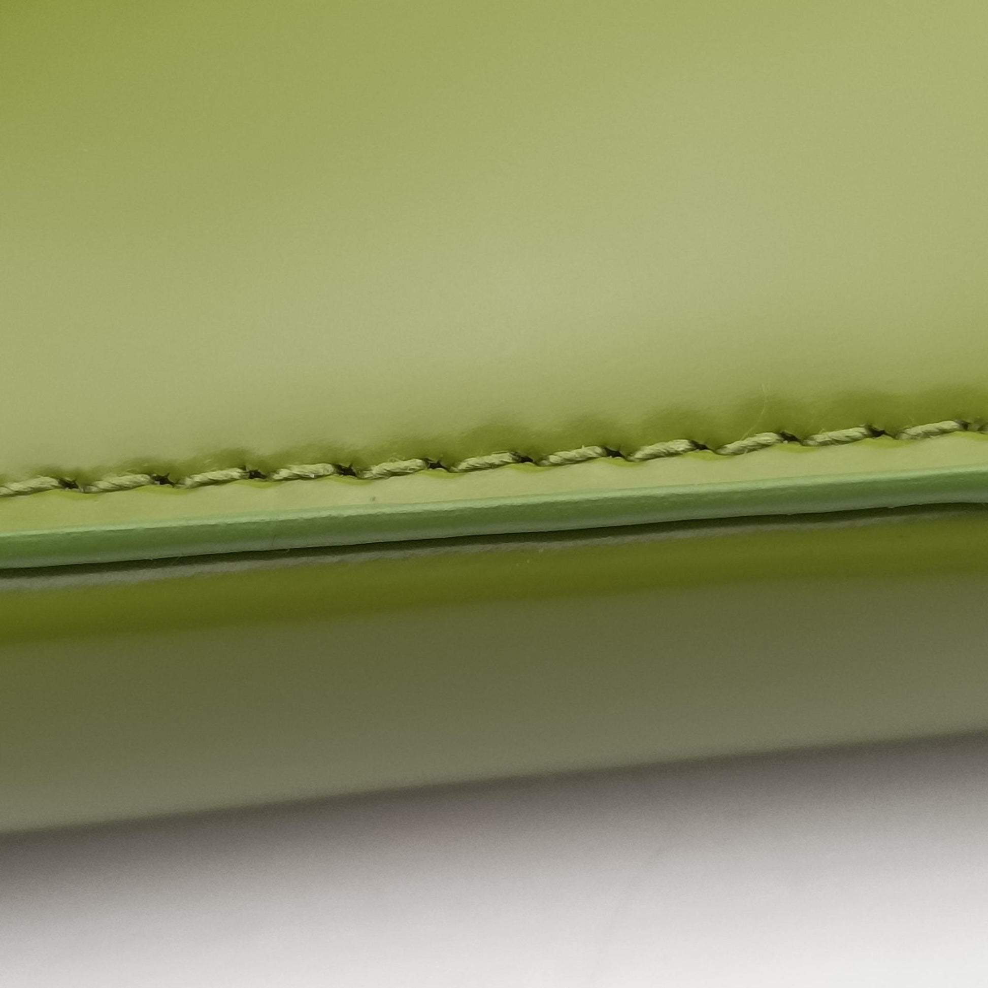 Triangle Logo Plate Green SAFFIANO Leather 1NR015 234トライアングルロゴ グリーン サフィアーノレザー 1NR015 234