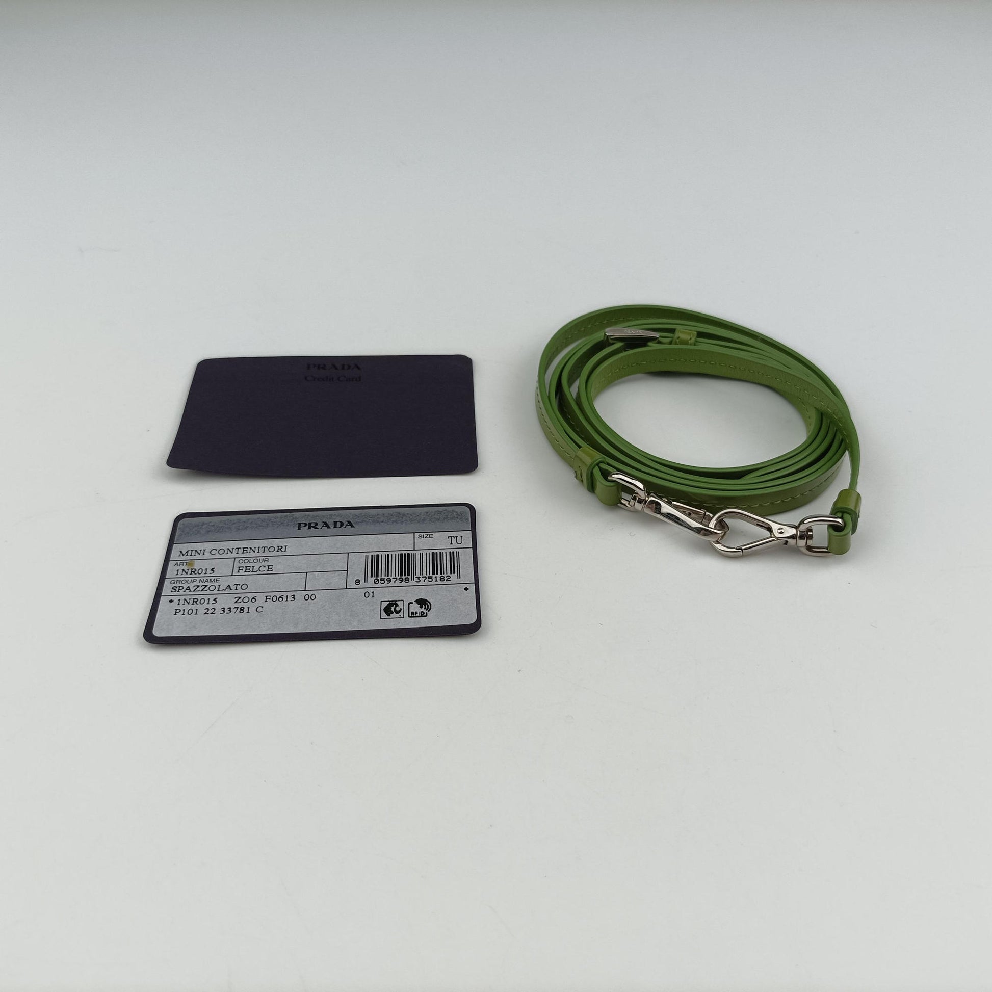 Triangle Logo Plate Green SAFFIANO Leather 1NR015 234トライアングルロゴ グリーン サフィアーノレザー 1NR015 234