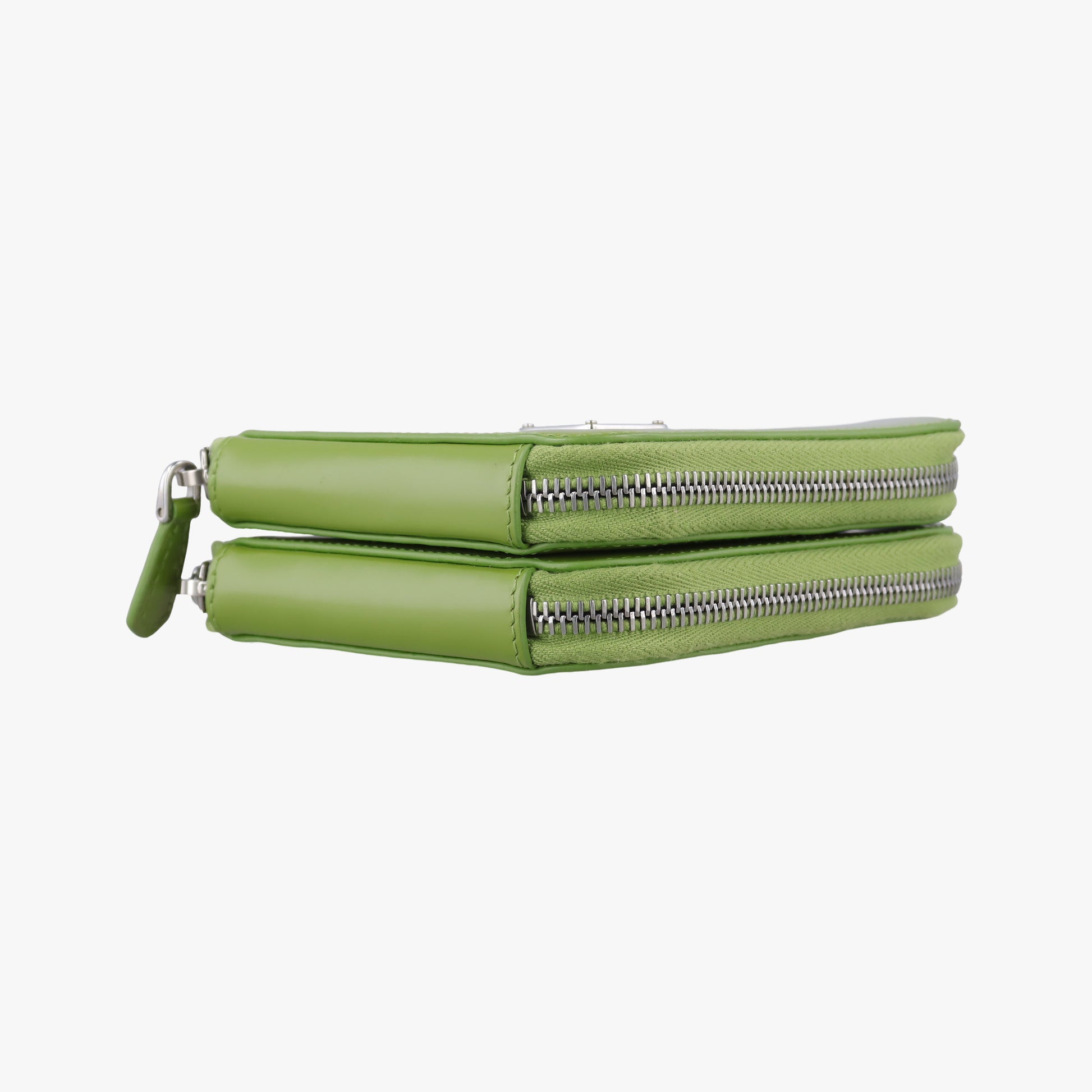 Triangle Logo Plate Green SAFFIANO Leather 1NR015 234トライアングルロゴ グリーン サフィアーノレザー 1NR015 234