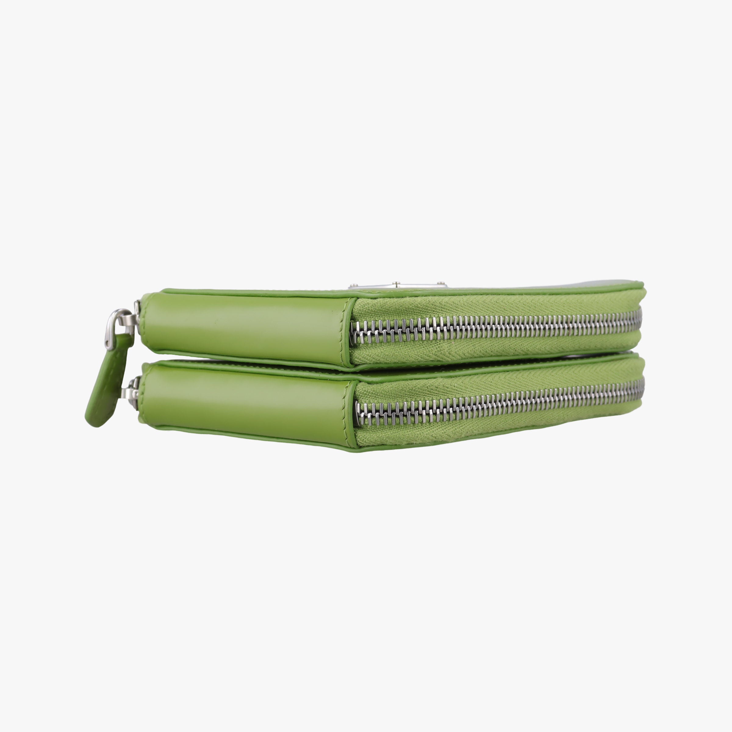 Triangle Logo Plate Green SAFFIANO Leather 1NR015 234トライアングルロゴ グリーン サフィアーノレザー 1NR015 234