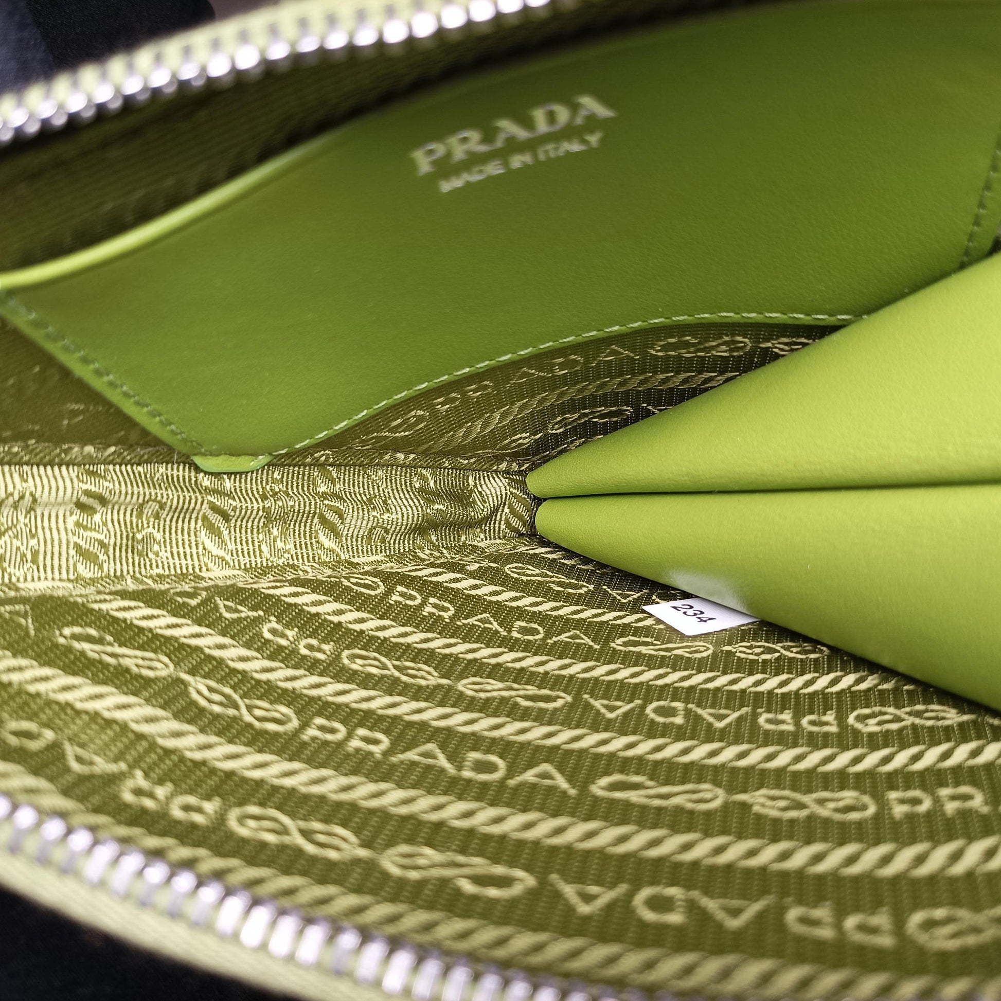 Triangle Logo Plate Green SAFFIANO Leather 1NR015 234トライアングルロゴ グリーン サフィアーノレザー 1NR015 234