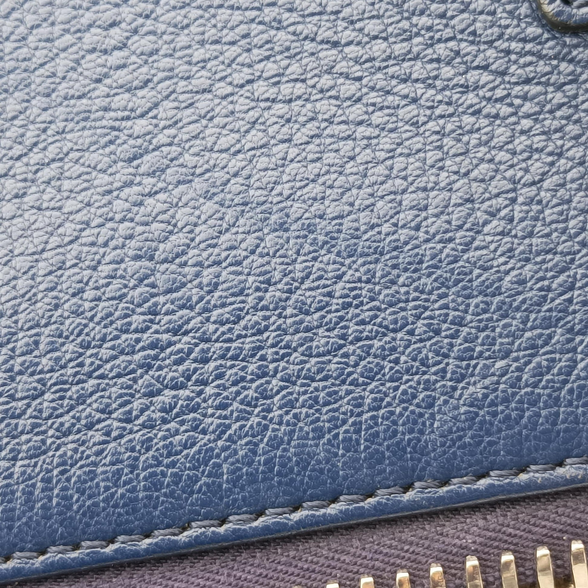 Antigona Medium Navy leather MP B 0155アンティゴナ ミディアム ネイビー レザー MP B 0155