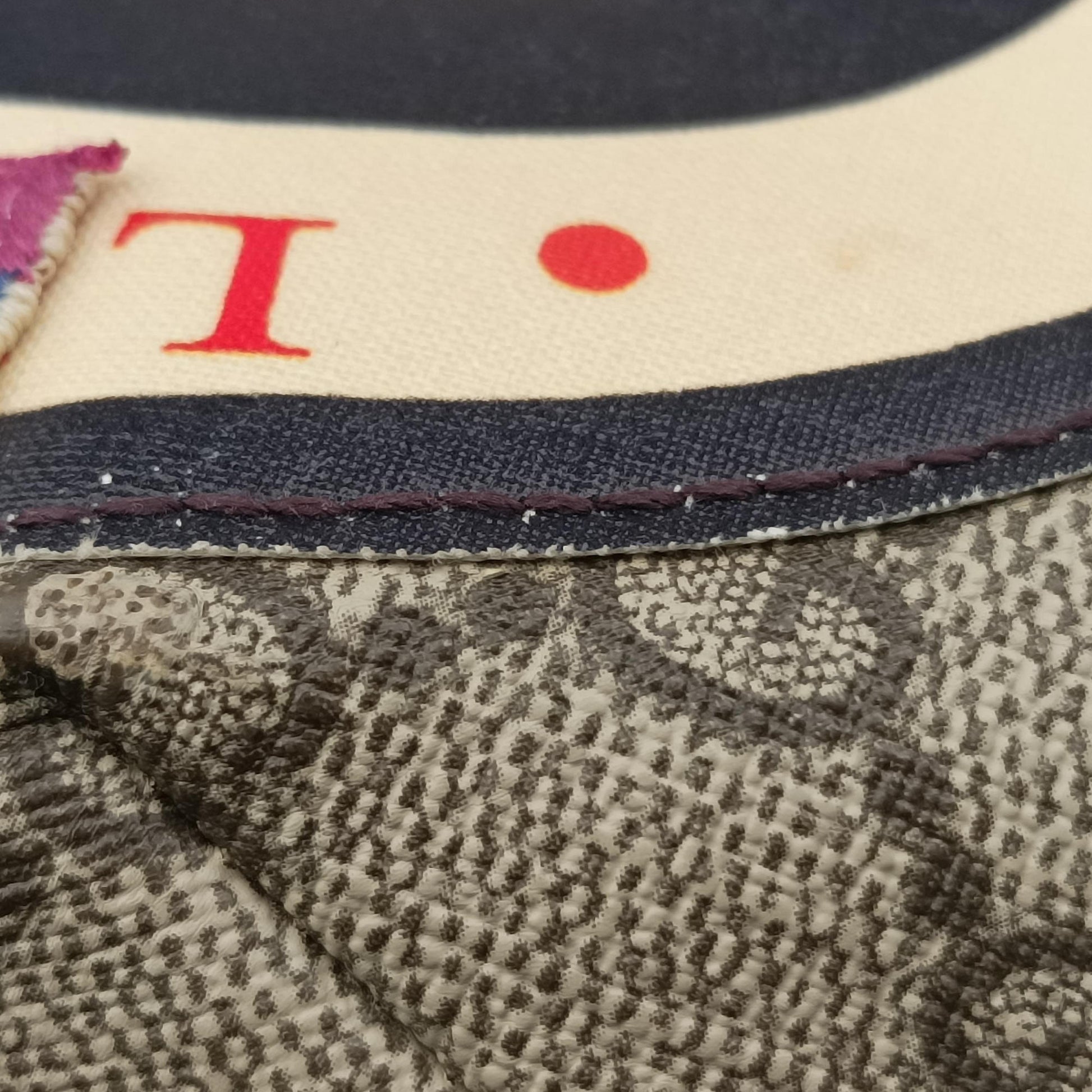 GG Supreme Courrier Brown×multicolor PVC coated canvas 529711 F026899722GGスプリーム クーリエ UFOワッペン ブラウン×マルチカラー PVCコーティングキャンバス 529711 F026899722