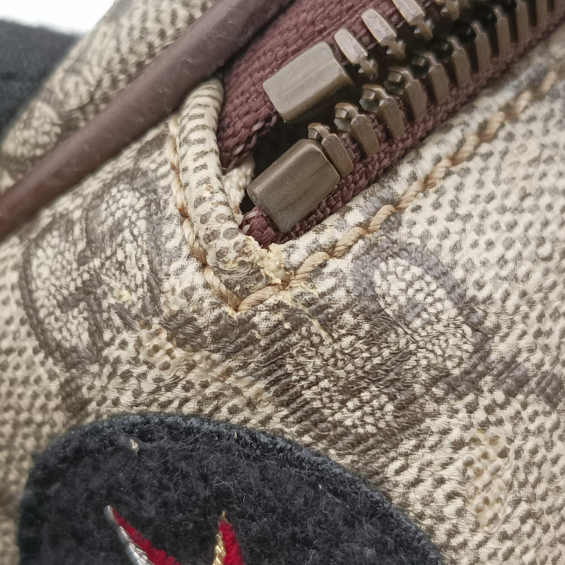 GG Supreme Courrier Brown×multicolor PVC coated canvas 529711 F026899722GGスプリーム クーリエ UFOワッペン ブラウン×マルチカラー PVCコーティングキャンバス 529711 F026899722
