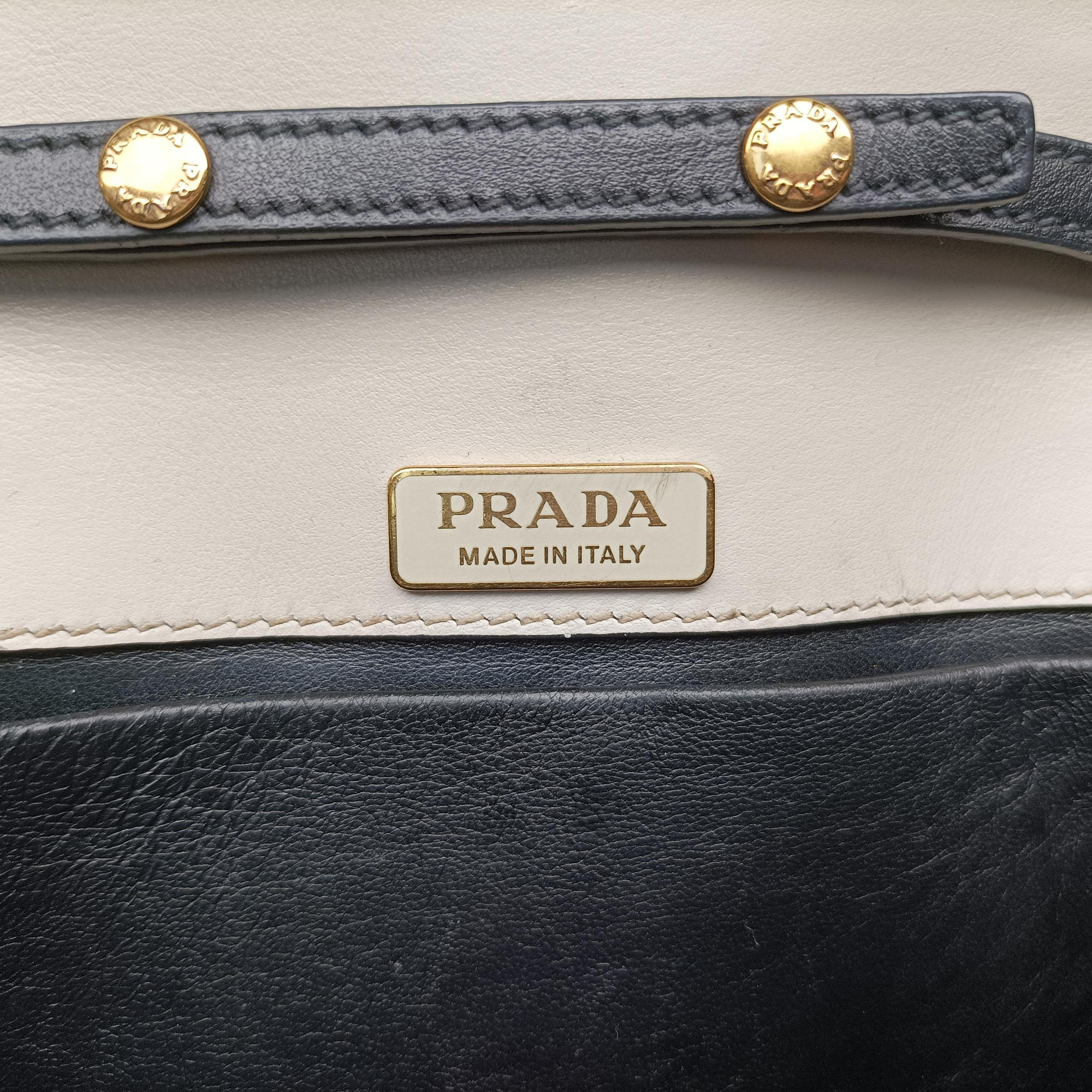 Astrology Cahier White×Black Saffiano leather×Leather 25アストロロジー カイエ ホワイト×ブラック サフィアーノレザー×レザー 25