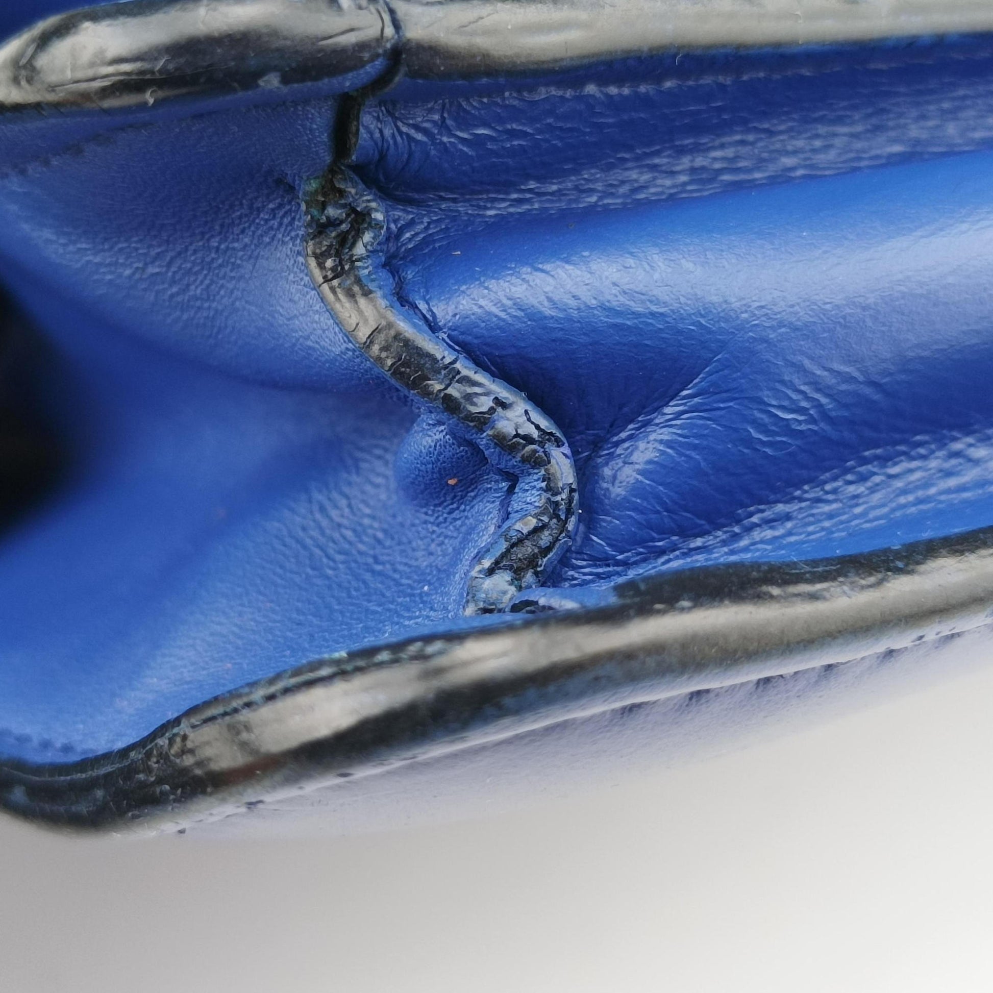 SERPENTI FOREVER Blue leather RP.E14.37425セルペンティ フォーエバー ブルー レザー RP.E14.37425