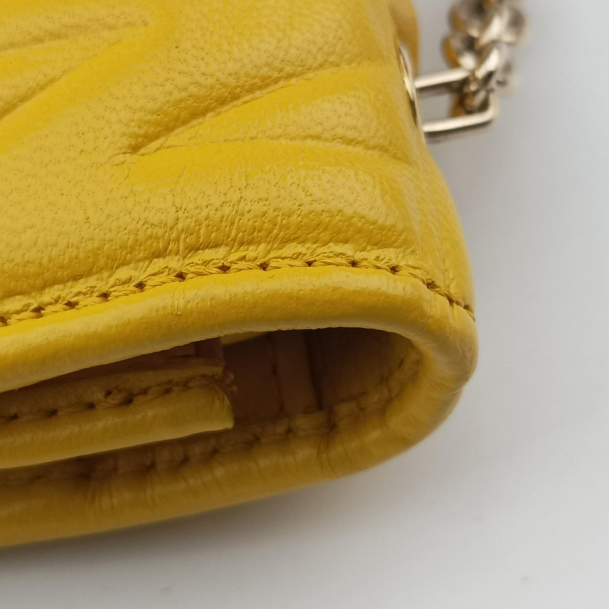 Embossed Logo Yellow Leather 8M0219YM 2266.8M0219YMY.098エンボス ロゴ イエロー レザー 8M0219YM 2266.8M0219YMY.098