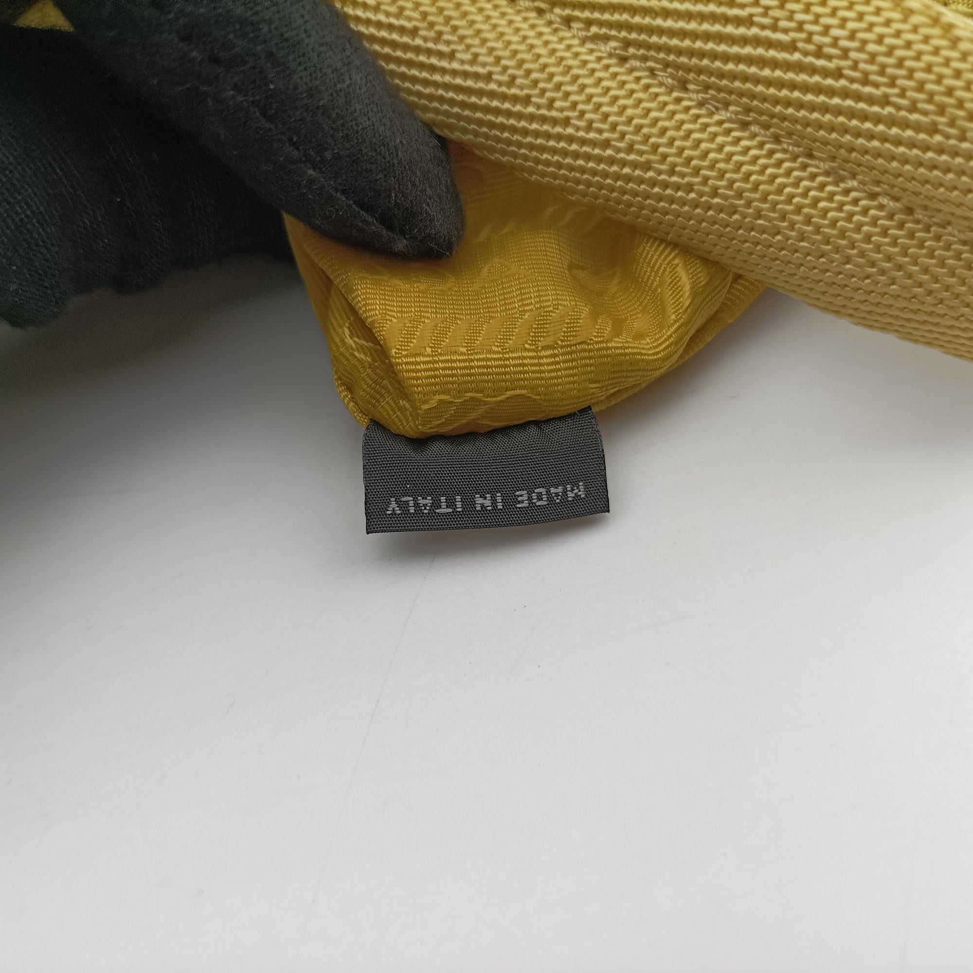 Re-Edition2000 Yellow nylon 1NE515 7/IRe-Edition 2000 トライアングルロゴ イエロー ナイロン 1NE515 7/I