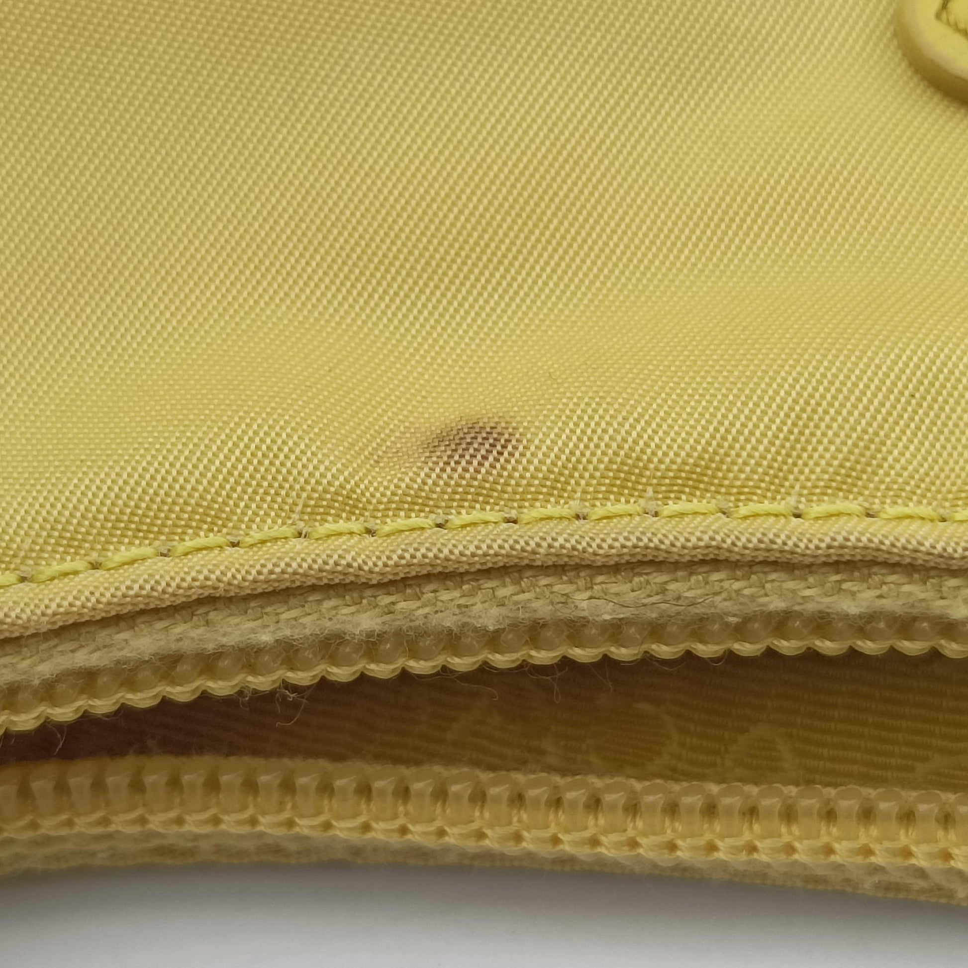 Re-Edition2000 Yellow nylon 1NE515 7/IRe-Edition 2000 トライアングルロゴ イエロー ナイロン 1NE515 7/I