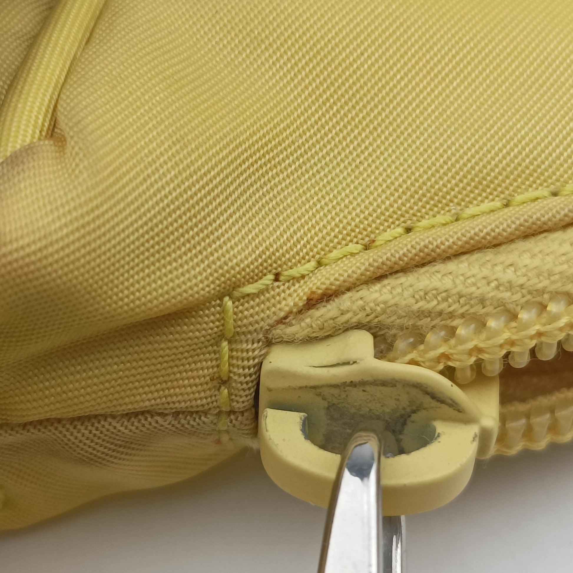 Re-Edition2000 Yellow nylon 1NE515 7/IRe-Edition 2000 トライアングルロゴ イエロー ナイロン 1NE515 7/I