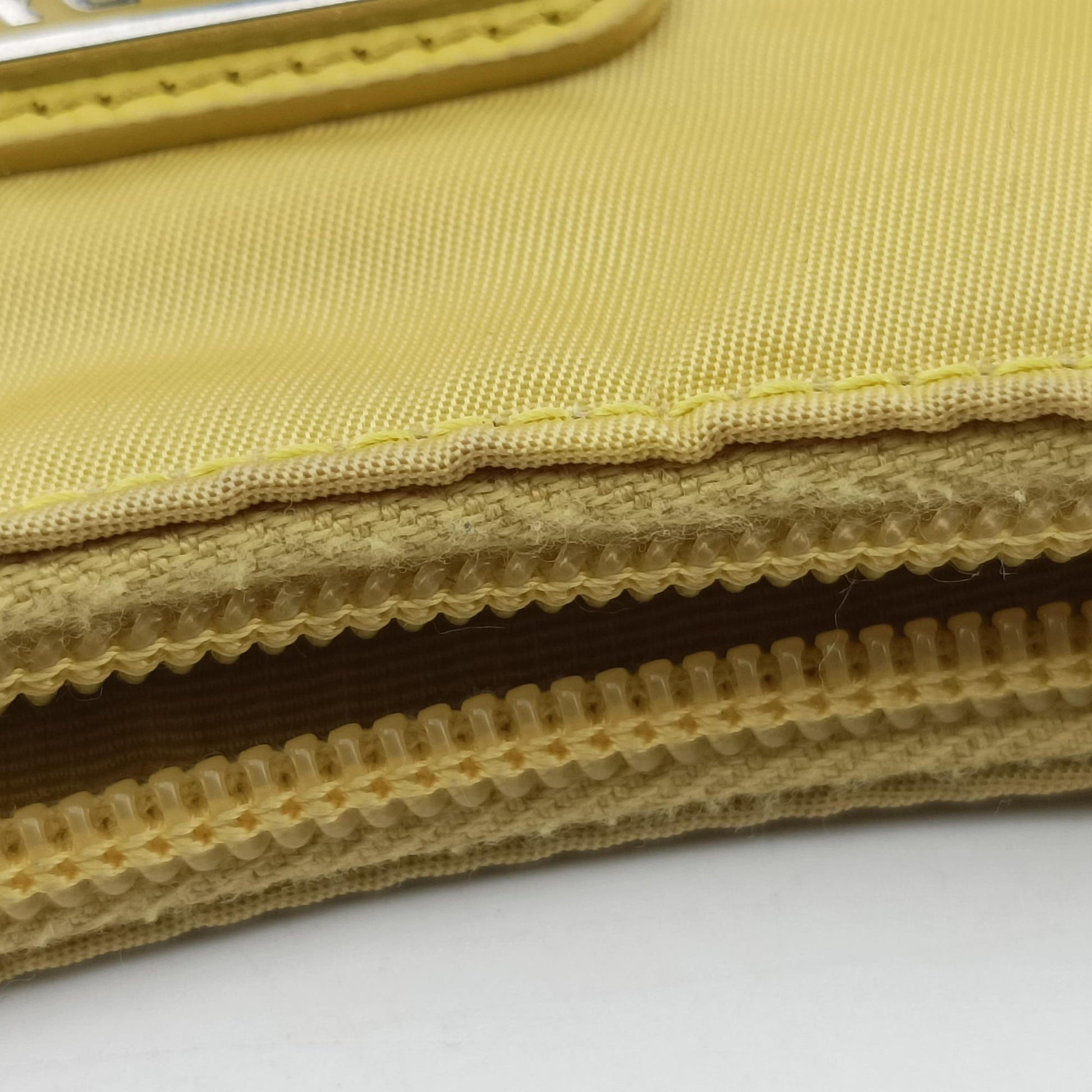 Re-Edition2000 Yellow nylon 1NE515 7/IRe-Edition 2000 トライアングルロゴ イエロー ナイロン 1NE515 7/I