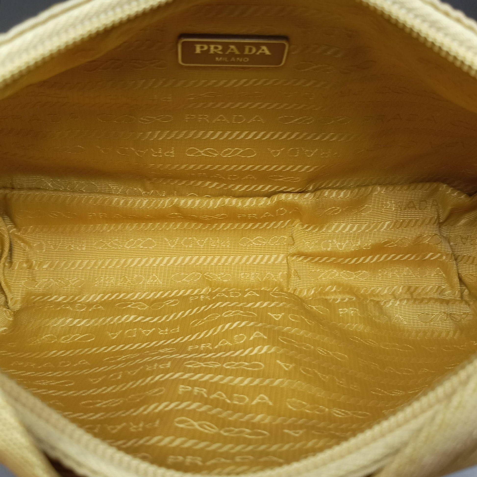 Re-Edition2000 Yellow nylon 1NE515 7/IRe-Edition 2000 トライアングルロゴ イエロー ナイロン 1NE515 7/I